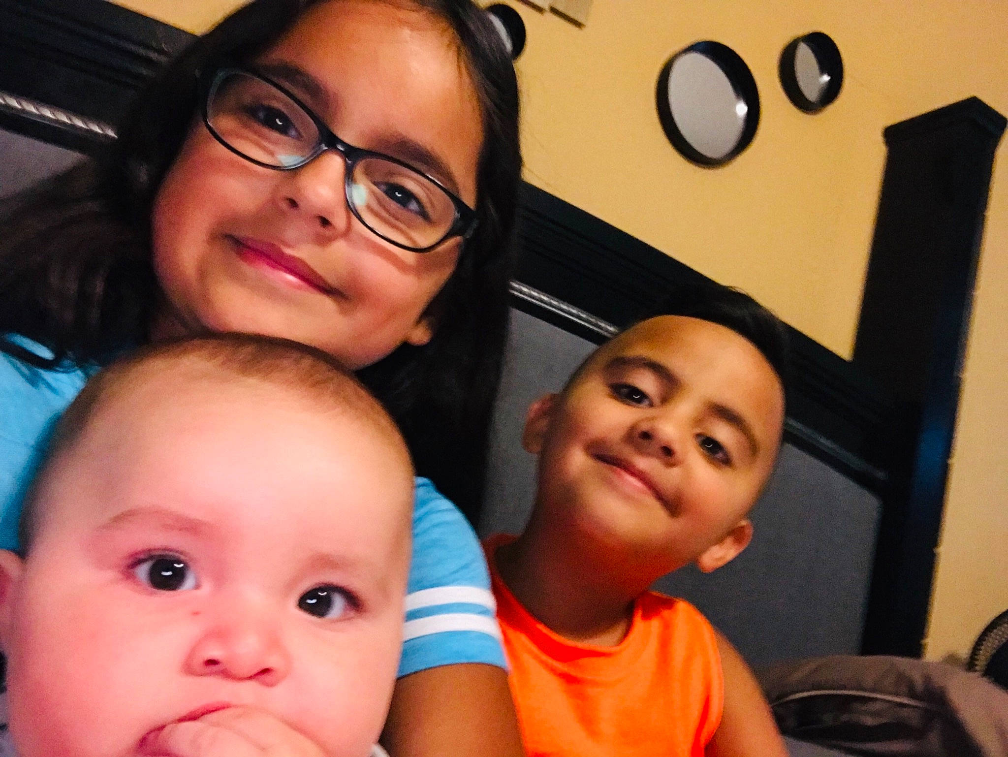 Iker is registered to the contest to win money with this photo: baby, cheek, child, eye, face, fun, glasses, happy, head, iris, joy, mother, nose, people, person, photography, selfie, skin, smile, toddler