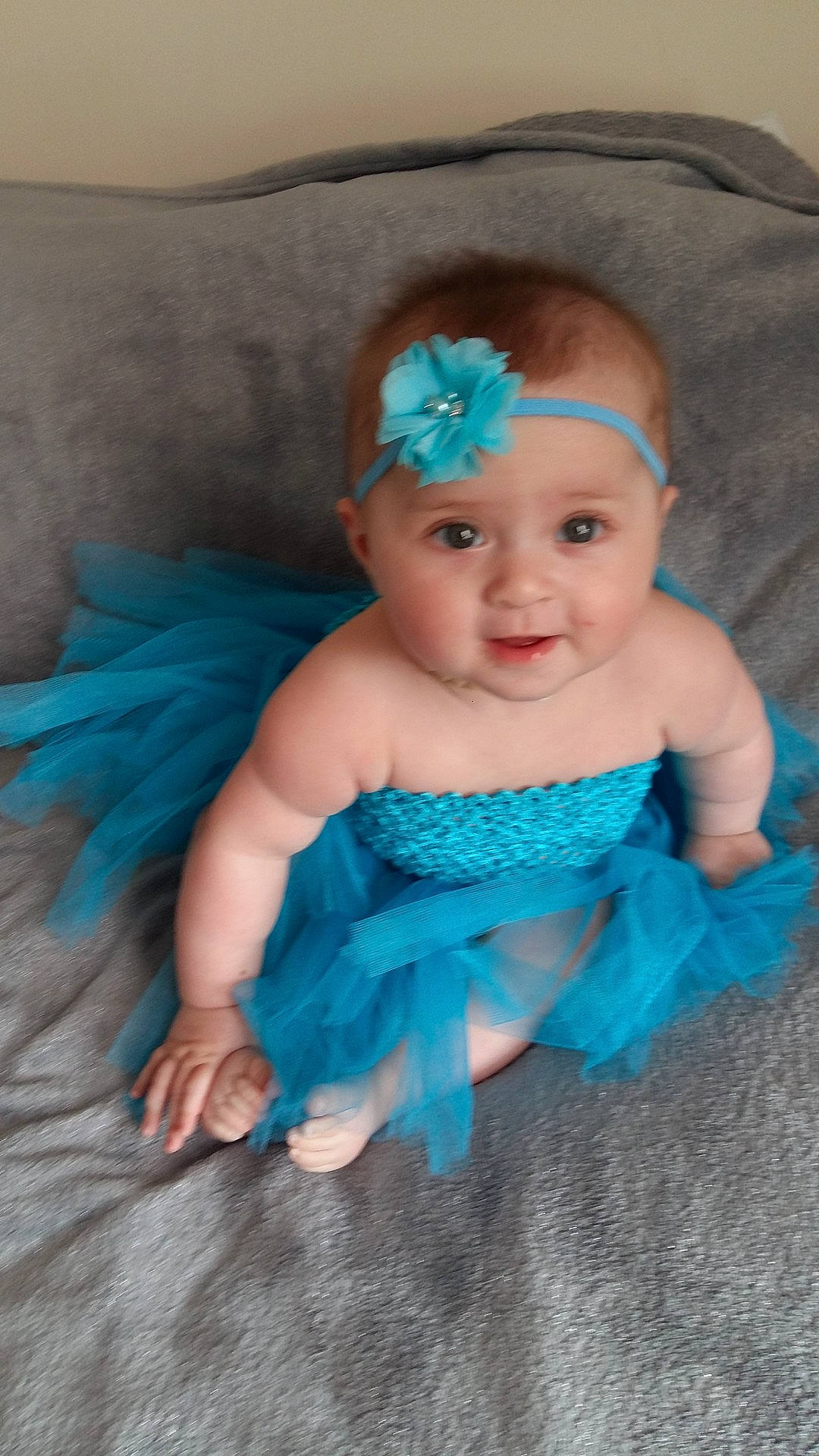 Rosy participe au concours pour gagner de l'argent avec cette photo : blue, child, clothing, dress, eye, infant, skin, toddler