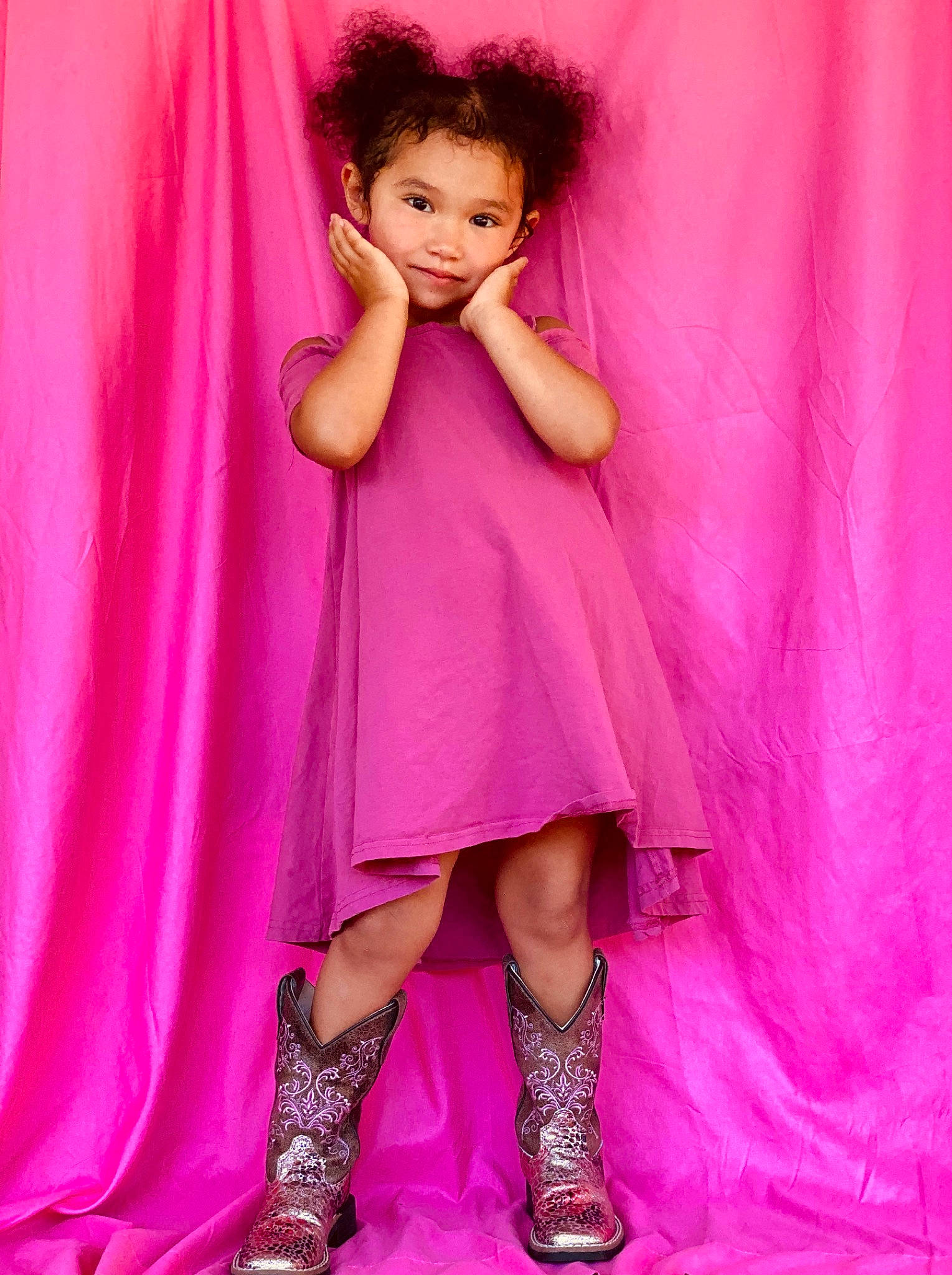 Lorena is registered to the contest to win money with this photo: arm, day_dress, dress, fashion_design, hair, hairstyle, hand, human_body, joint, joy, leg, magenta, one_piece_garment, person, pink, purple, shoulder, skin, sleeve, textile