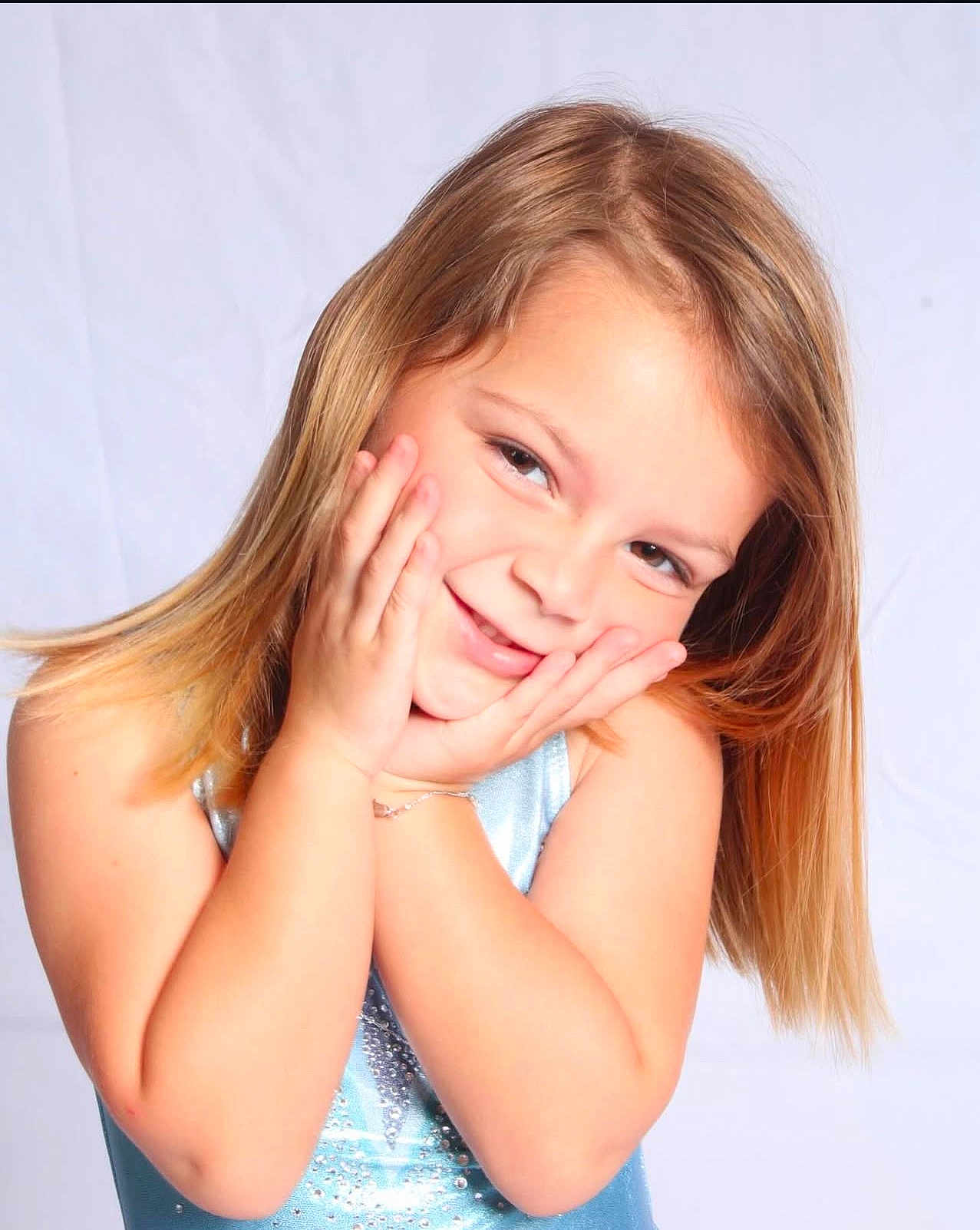 Isabella Frankson joined the competition — help win amazing prizes! blonde, brownhair, child, dimples, face, female, girl, hair, happy, head, pain, person, photography, portrait, smile, surprised