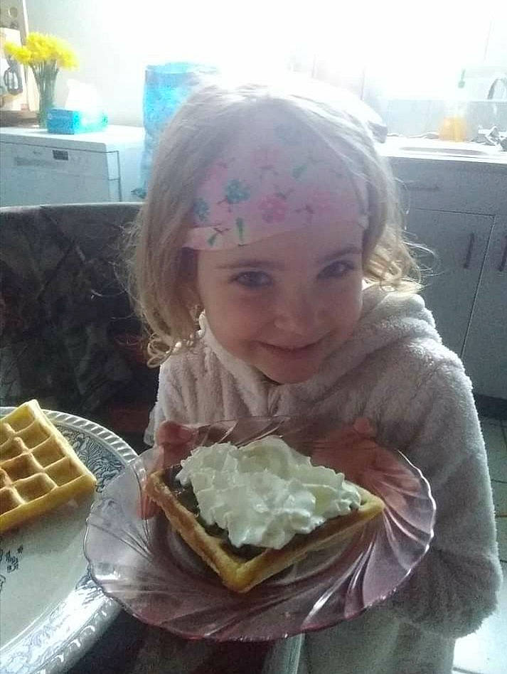 Maëlyne participe au concours pour gagner de l'argent avec cette photo : baked_goods, baking, cabinetry, child, comfort_food, cuisine, dessert, dish, event, finger_food, food, happy, ingredient, joy, person, plate, recipe, smile, sweetness, tableware