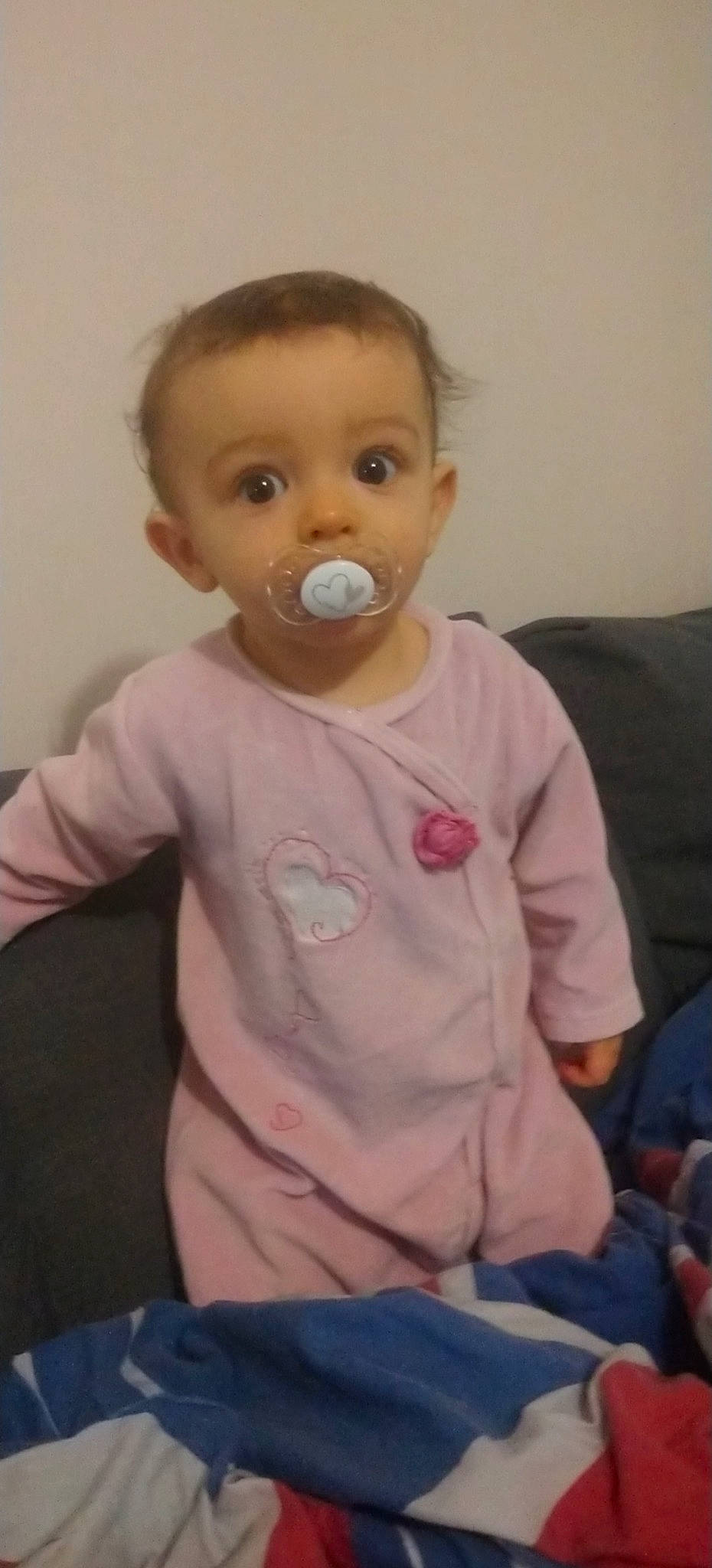 Nyna participe au concours pour gagner de l'argent avec cette photo : baby, cheek, child, eye, face, head, lip, mouth, nose, person, sleeve, smile, toddler