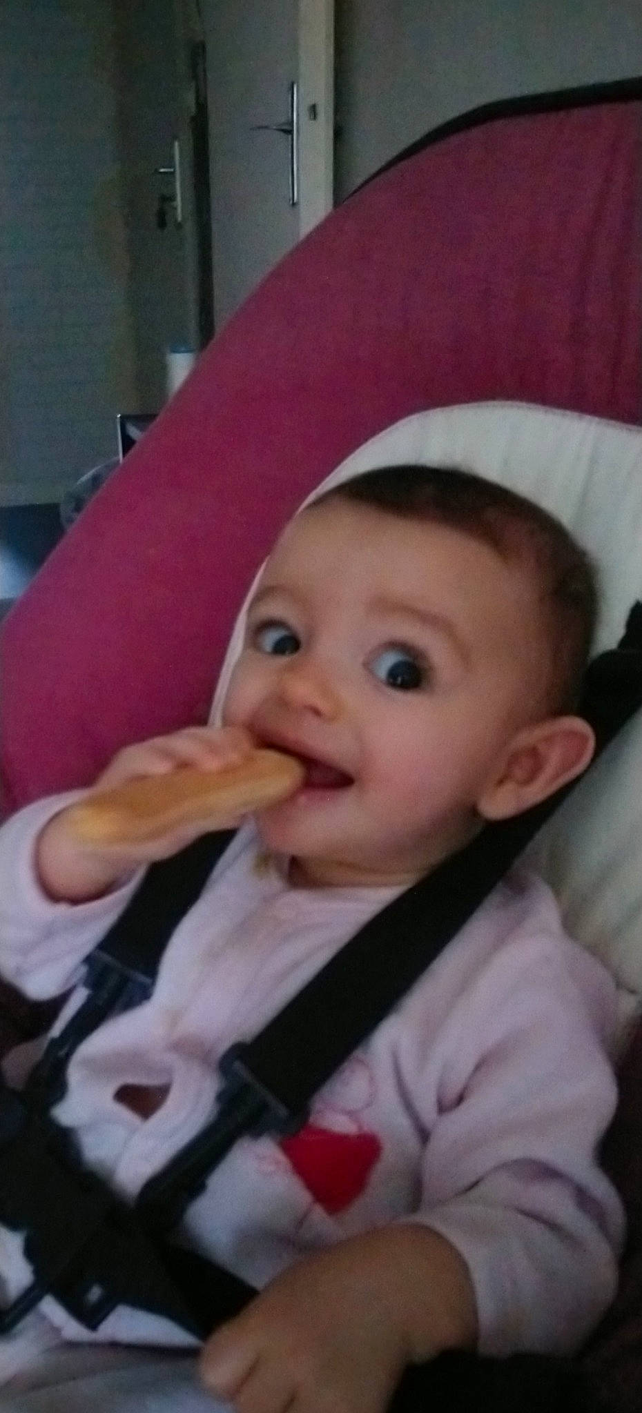 Nyna participe au concours pour gagner de l'argent avec cette photo : baby, cheek, child, eating, eye, face, head, headgear, lip, mouth, nose, person, skin, smile, thumb, toddler