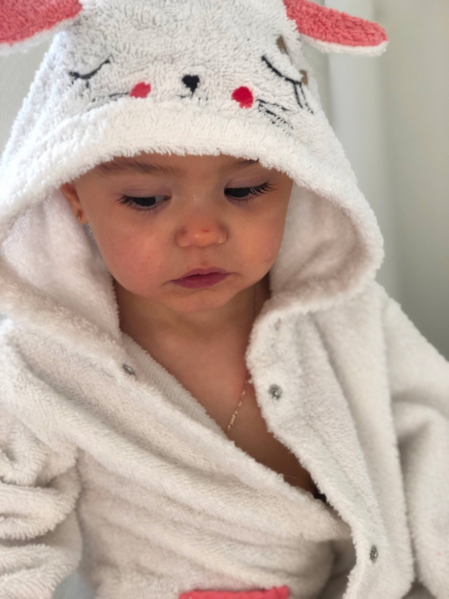 Layana participe au concours pour gagner de l'argent avec cette photo : beanie, bonnet, cap, child, clothing, costume_accessory, fashion_accessory, fur, hat, headgear, headwear, knit_cap, lip, outerwear, person, textile, toddler, wool