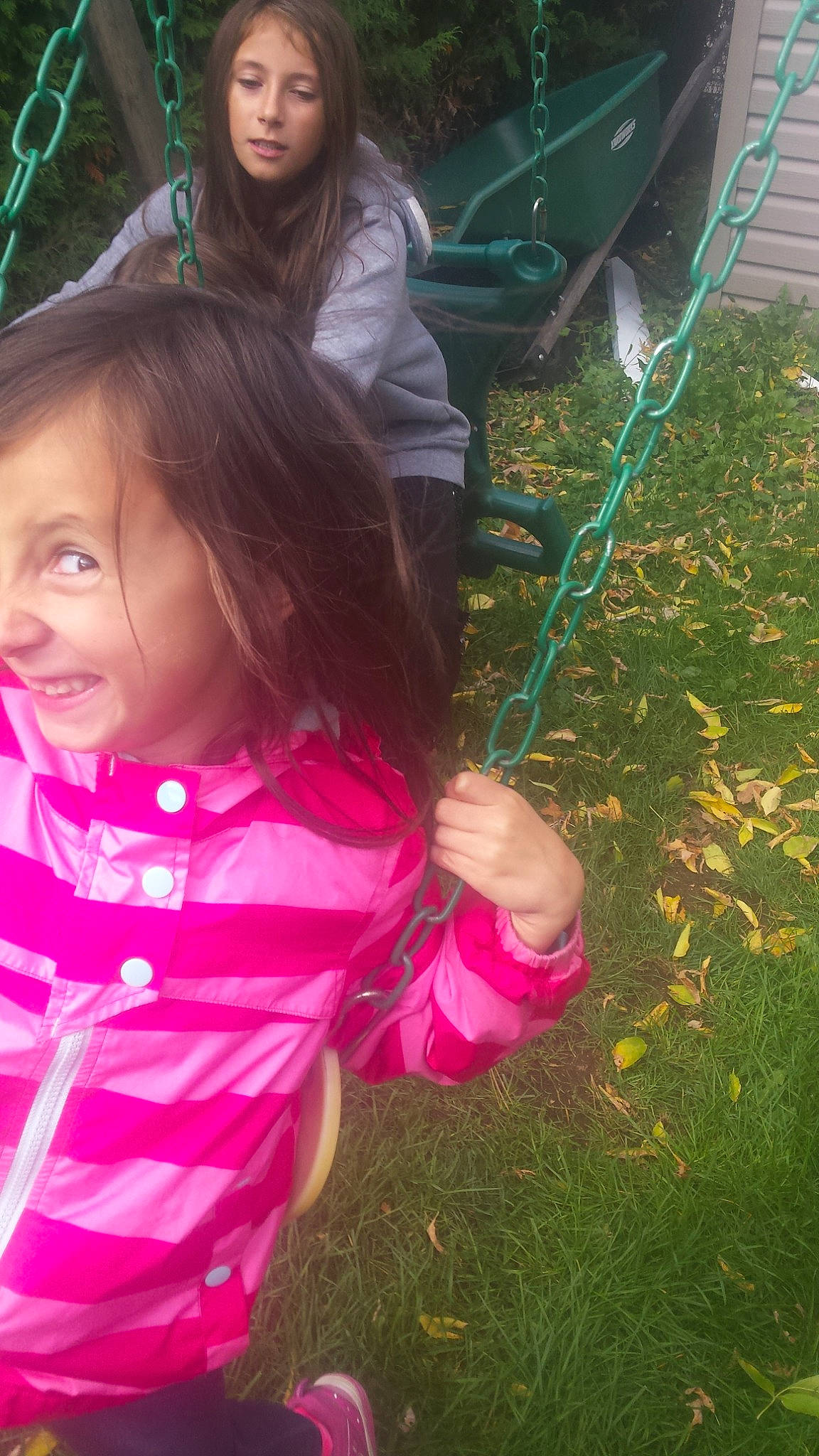 Maïka a rejoint le concours — aidez-le/la à gagner de superbes lots ! cheek, child, cool, fun, grass, green, happy, leaf, lip, long_hair, magenta, outerwear, person, photography, pink, plant, play, skin, smile, toddler