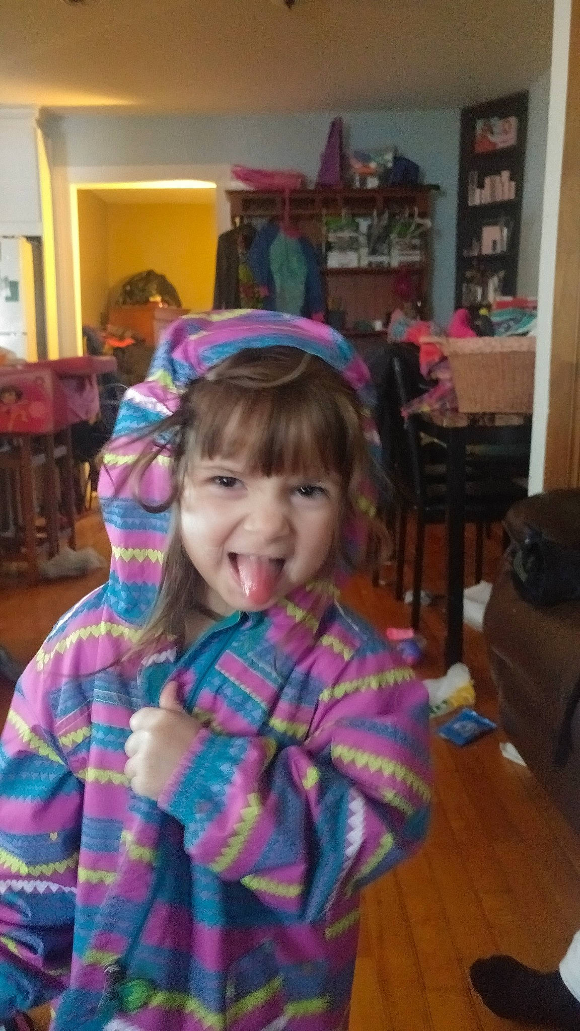 Kayla a rejoint le concours — aidez-le/la à gagner de superbes lots ! cheek, child, design, ear, fashion_accessory, fun, hair_accessory, hair_coloring, head, headgear, joy, magenta, pattern, person, pink, plaid, play, purple, room, smile