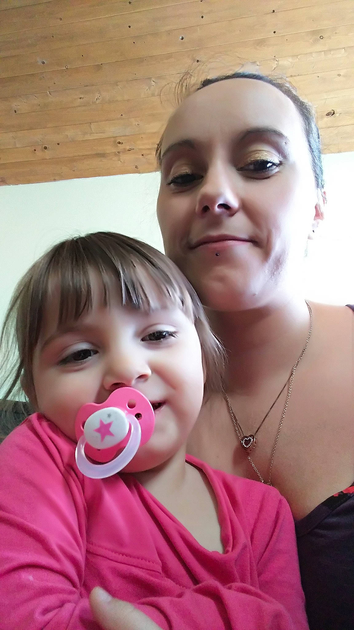 Kayla a rejoint le concours — aidez-le/la à gagner de superbes lots ! cheek, child, daughter, fun, joy, nose, person, pink, skin, smile, toddler