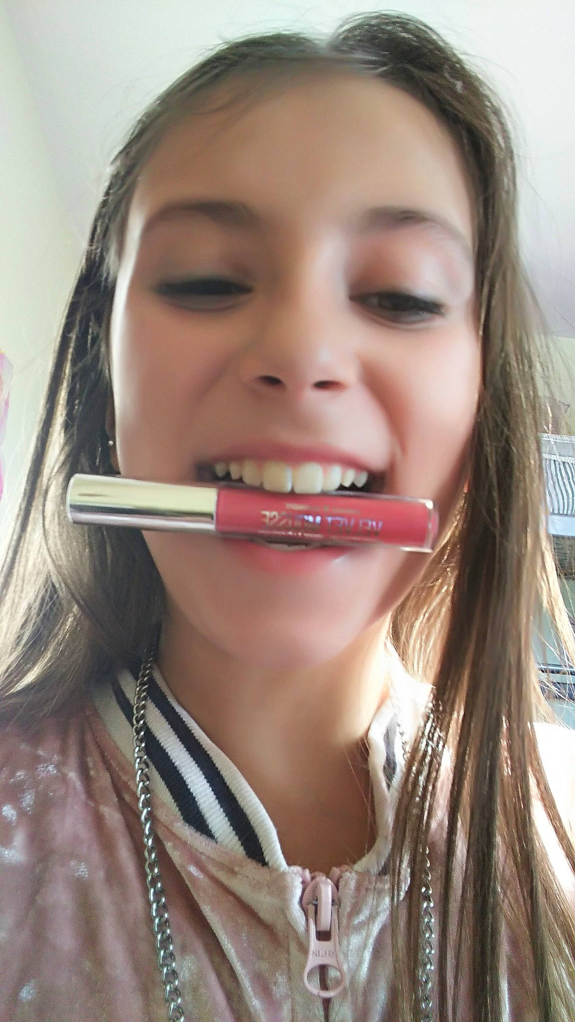 Naomie a rejoint le concours — aidez-le/la à gagner de superbes lots ! cheek, chin, eyebrow, eyelash, face, human_body, jaw, joy, lip, mouth, neck, nose, organ, person, skin, smile, tongue, tooth