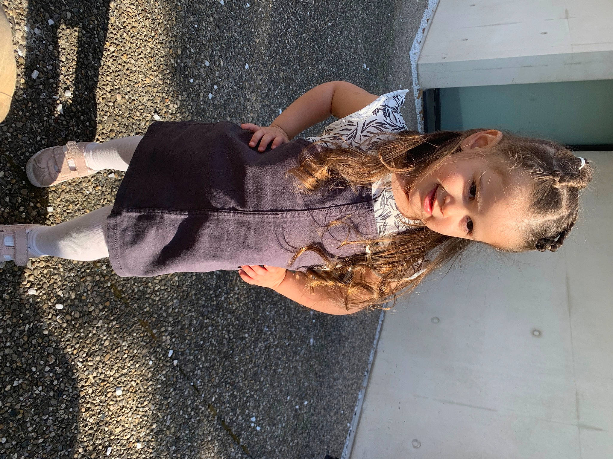 Nahya a rejoint le concours — aidez-le/la à gagner de superbes lots ! asphalt, child, dress, elbow, fun, happy, human_leg, leisure, pattern, pedestrian, person, road, road_surface, shadow, sidewalk, street, thigh, tints_and_shades, tree