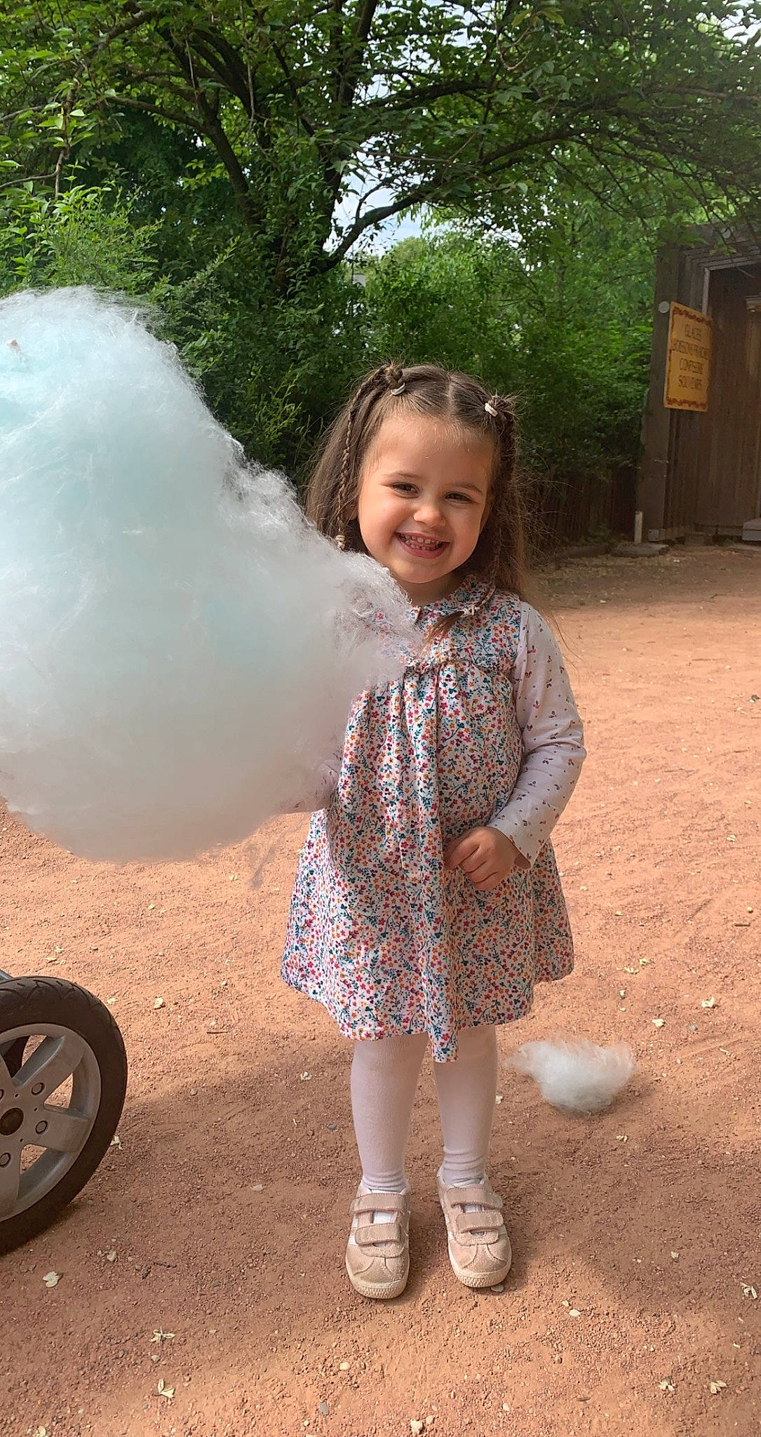 Nahya a rejoint le concours — aidez-le/la à gagner de superbes lots ! automotive_tire, baby_toddler_clothing, balloon, child, cotton_candy, fun, grass, hair, hairstyle, happy, head, joy, person, pink, sandal, smile, sock, standing, tire, toddler