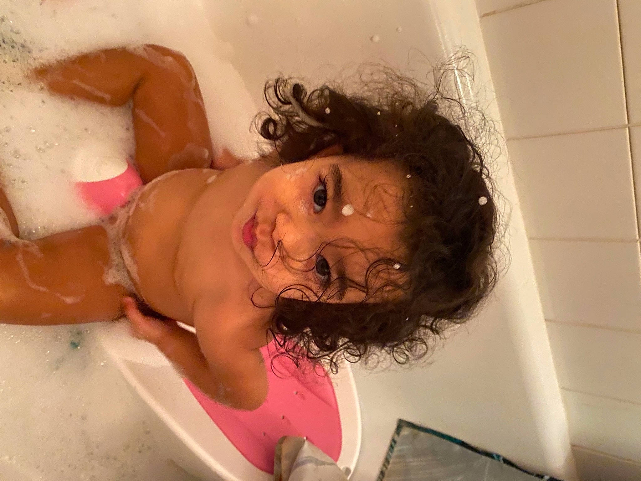 Lou participe au concours pour gagner de l'argent avec cette photo : abdomen, bathing, bikini, black_hair, brassiere, cheek, chest, foam, hairstyle, lingerie, navel, neck, person, plumbing, stomach, swimsuit_top, swimwear, tile, trunk, undergarment