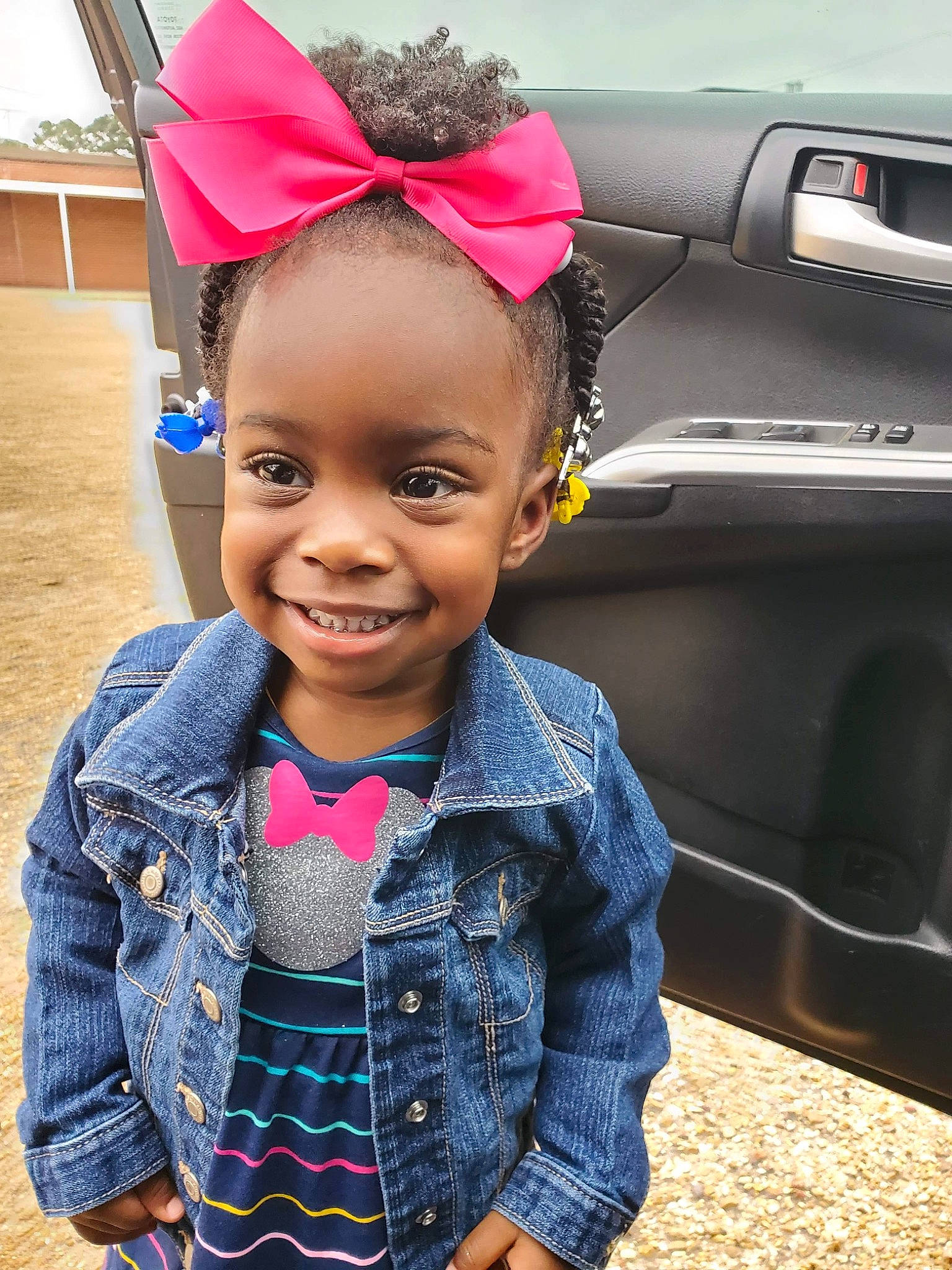 Jakiyah is registered to the contest to win money with this photo: cheek, child, ear, face, facial_expression, forehead, fun, hair, hair_accessory, hairstyle, happy, head, headgear, jeans, joy, lip, people, person, pink, skin