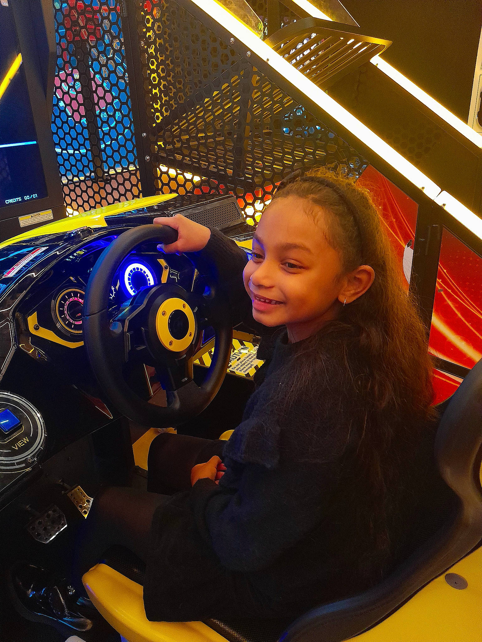 Cassidy participe au concours pour gagner de l'argent avec cette photo : auto_part, automotive_design, automotive_lighting, automotive_wheel_system, car, electric_blue, event, fun, joy, mode_of_transport, motor_vehicle, person, recreation, smile, space, steering_part, steering_wheel, toddler, vehicle, vehicle_door