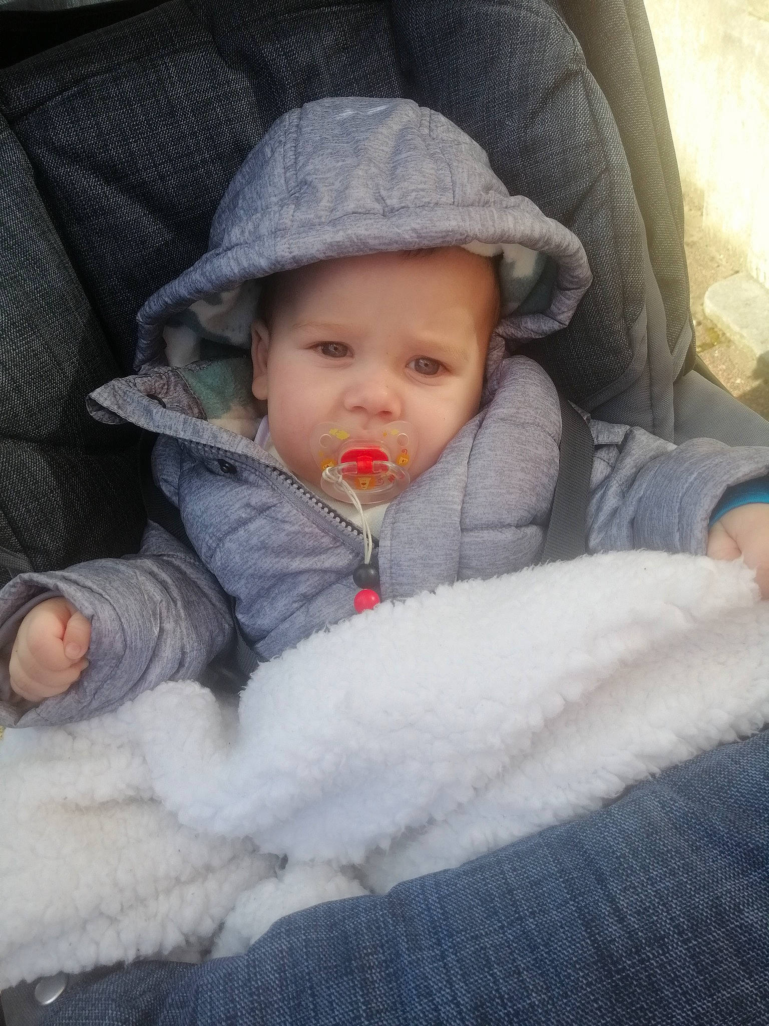 Alessio a rejoint le concours — aidez-le/la à gagner de superbes lots ! baby, baby_products, baby_toddler_clothing, cap, cheek, child, comfort, eye, fur, hat, headwear, lip, nose, outerwear, person, product, sitting, skin, sleeve, toddler