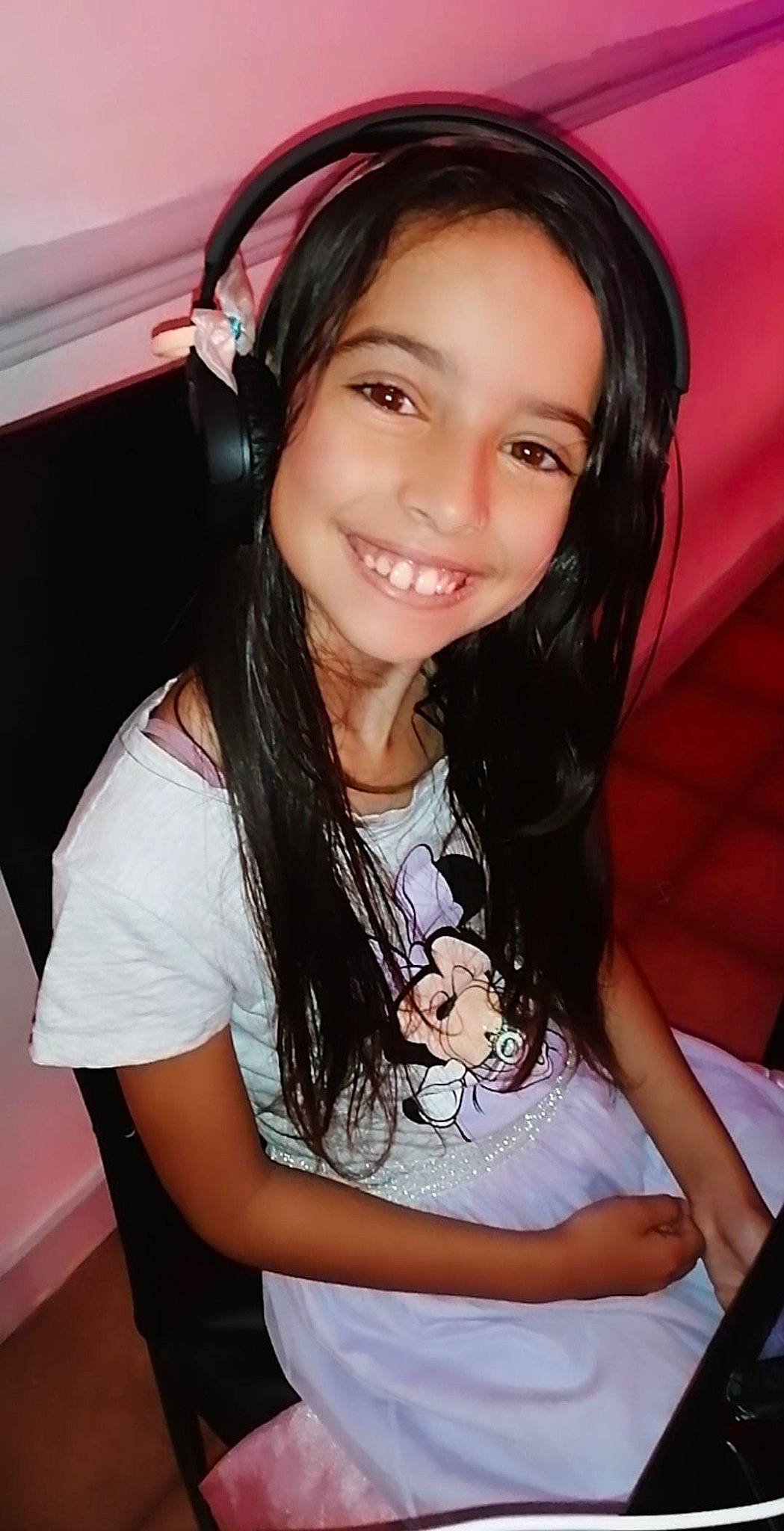 Sabrine participe au concours pour gagner de l'argent avec cette photo : beauty, black_hair, brown_hair, chin, eyebrow, forehead, hair, hairstyle, jaw, joy, long_hair, person, smile