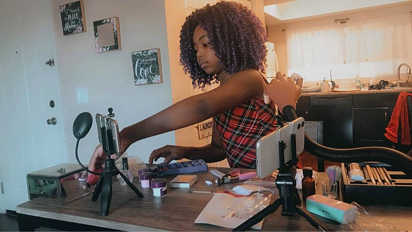 Makara joined the competition — help win amazing prizes! afro, audio_equipment, automotive_design, bag, chair, computer_desk, couch, desk, employment, eyewear, fashion_design, flooring, home_appliance, job, kitchen, office_equipment, person, room, table, visual_arts