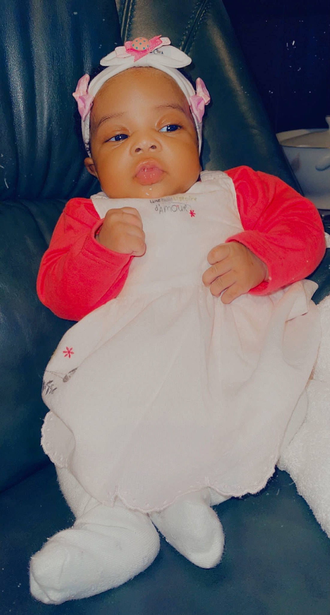 Géorgia participe au concours pour gagner de l'argent avec cette photo : baby, baby_toddler_clothing, beauty, cheek, child, comfort, dress, finger, flash_photography, fun, happy, head, headwear, lip, person, pink, skin, sleeve, textile, thumb