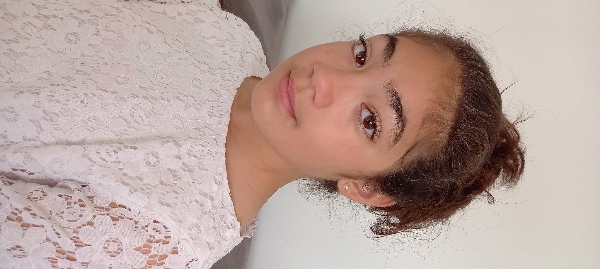 La'A participe au concours pour gagner de l'argent avec cette photo : chin, comfort, eye, eyebrow, eyelash, face, flash_photography, hair, head, iris, jaw, joint, lip, mouth, neck, nose, person, shoulder, skin, smile