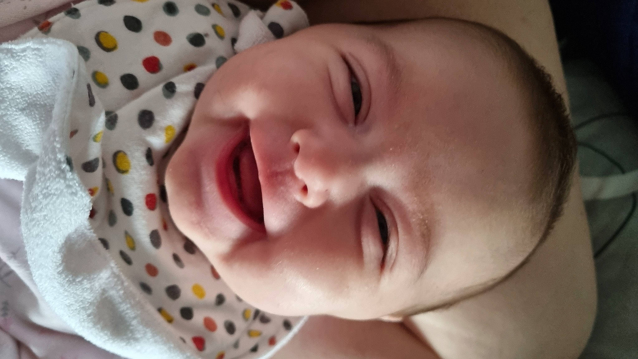 Judith participe au concours pour gagner de l'argent avec cette photo : baby, baby_toddler_clothing, cheek, chin, comfort, eye, eyebrow, happy, head, headgear, human_body, iris, lip, mammal, mouth, neck, nose, person, skin, smile