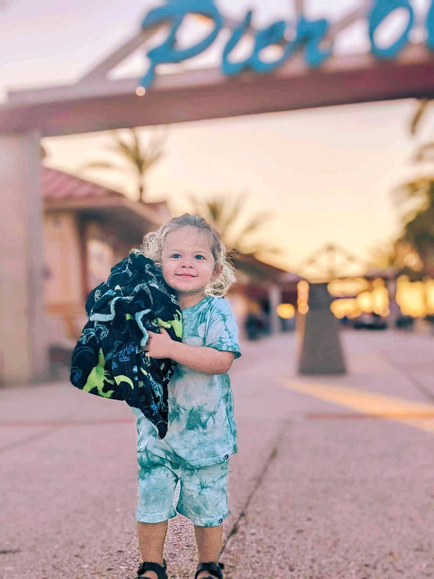 Eyver is registered to the contest to win money with this photo: asphalt, beauty, blue, child, electric_blue, flash_photography, fun, grass, happy, joy, leisure, people, person, shorts, sleeve, standing, street, summer, t_shirt, toddler