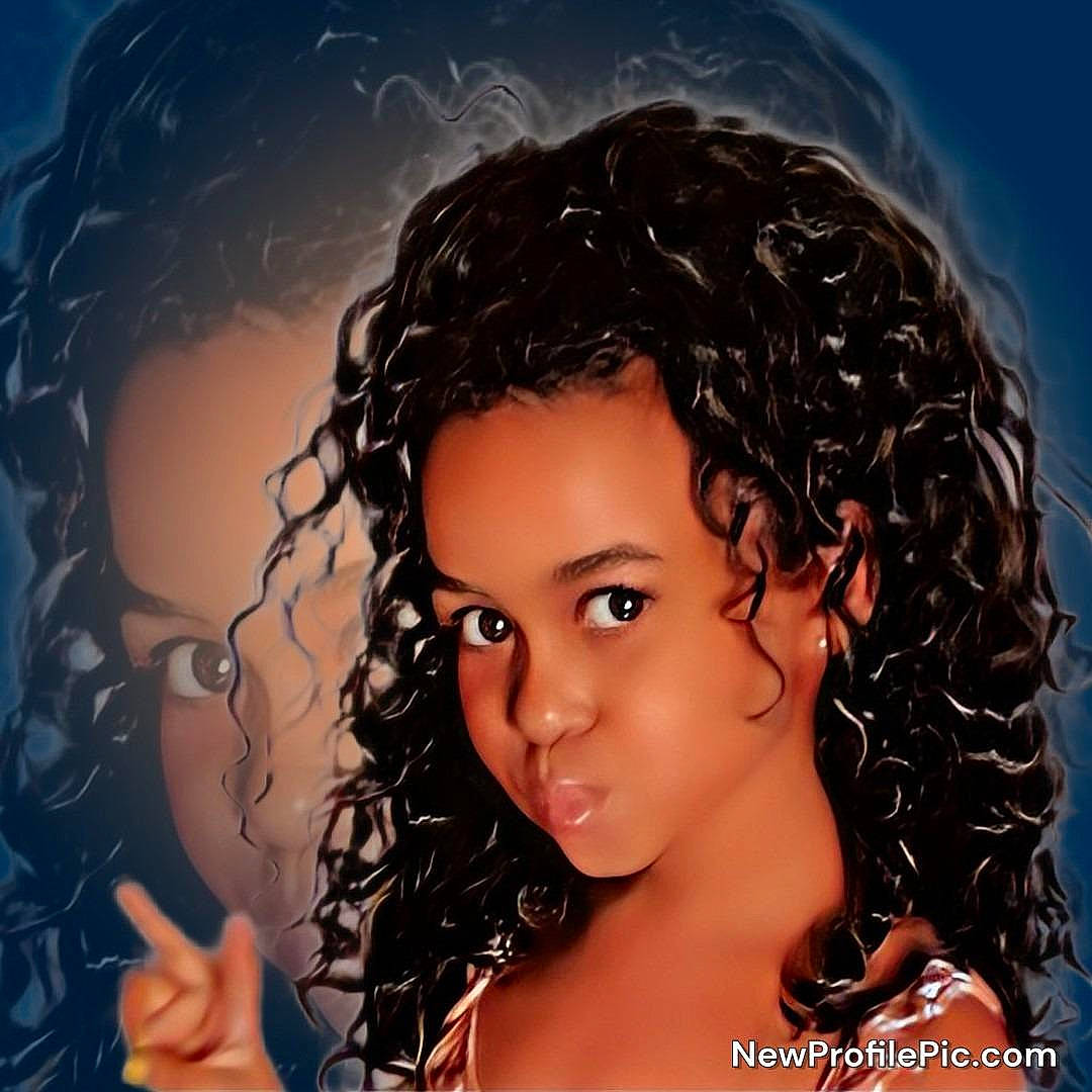 Lyloo participe au concours pour gagner de l'argent avec cette photo : black_hair, cheek, chin, eye, eyebrow, eyelash, face, forehead, gesture, hair, hairstyle, human, iris, jaw, jheri_curl, lip, nose, organ, person, ringlet