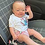 Kenza a rejoint le concours — aidez-le/la à gagner de superbes lots ! baby, car_seat, child, infant, smiling, holding, pacifier, clip, tshirt, shorts, legs, feet, hand, face, seatbelt, car_interior, plaid_pattern, fabric, cute, happy
