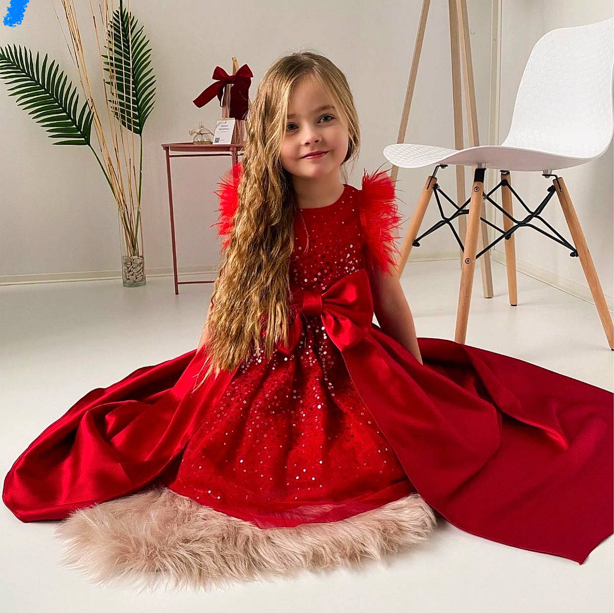 Elina participe au concours pour gagner de l'argent avec cette photo : beauty, chair, costume_design, day_dress, dress, embellishment, event, fashion, fashion_design, formal_wear, fun, gown, joy, magenta, one_piece_garment, person, pink, plant, red, sleeve