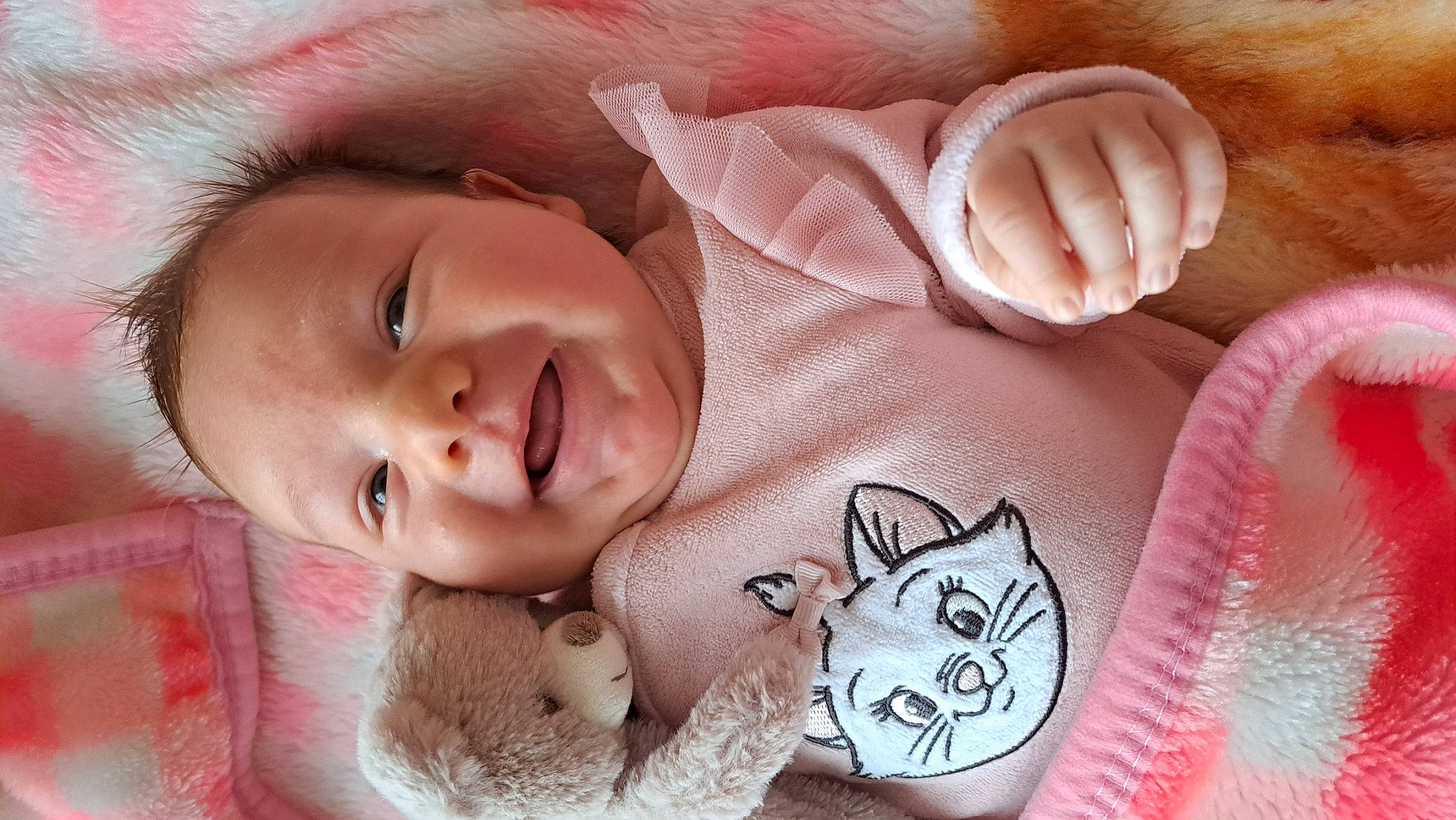 Eva a rejoint le concours — aidez-le/la à gagner de superbes lots ! baby, cheek, chin, comfort, eyebrow, eyelash, happy, linens, lip, mammal, mouth, nose, organ, person, pink, skin, smile, textile, toddler, vertebrate