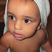 Meylone a rejoint le concours — aidez-le/la à gagner de superbes lots ! adorable, baby, child, closeup, curious, cute, expression, eyes, face, head, indoor, infant, naked_torso, portrait, shoulders, skin, soft_texture, towel, wet_hair, young_child