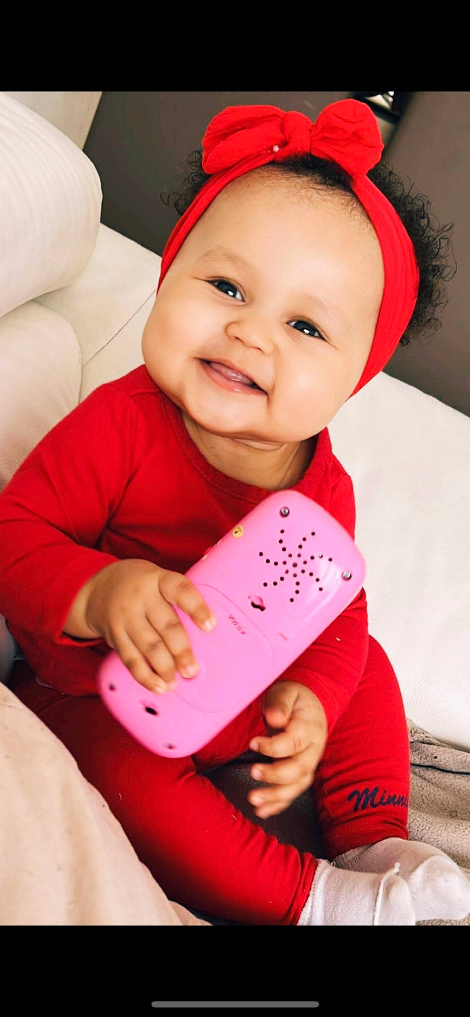 Tenessy a rejoint le concours — aidez-le/la à gagner de superbes lots ! baby, baby_toddler_clothing, cheek, child, chin, eye, eyelash, facial_expression, finger, happy, head, human_body, joy, lip, neck, person, pink, red, skin, sleeve