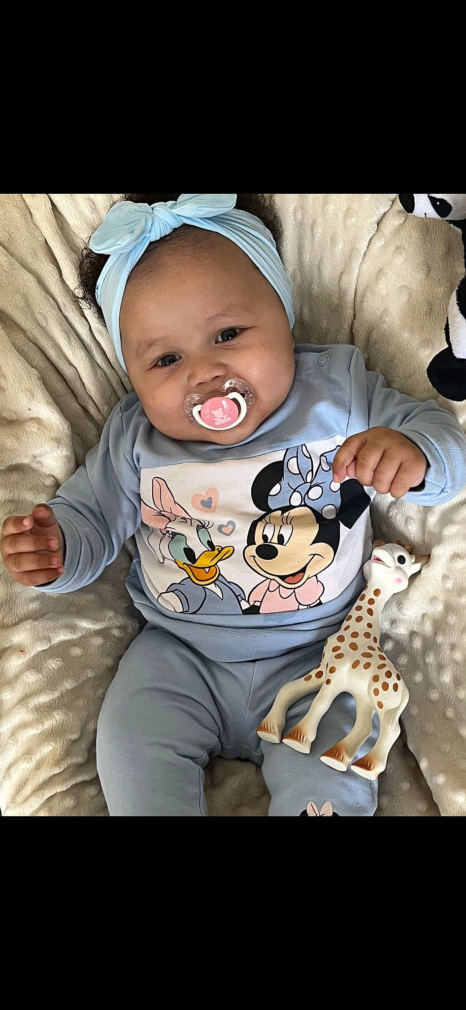 Tenessy participe au concours pour gagner de l'argent avec cette photo : baby, baby_products, baby_toddler_clothing, cap, cheek, child, comfort, cool, fun, happy, hood, hoodie, pattern, person, portrait_photography, sitting, sleeve, t_shirt, textile, toddler