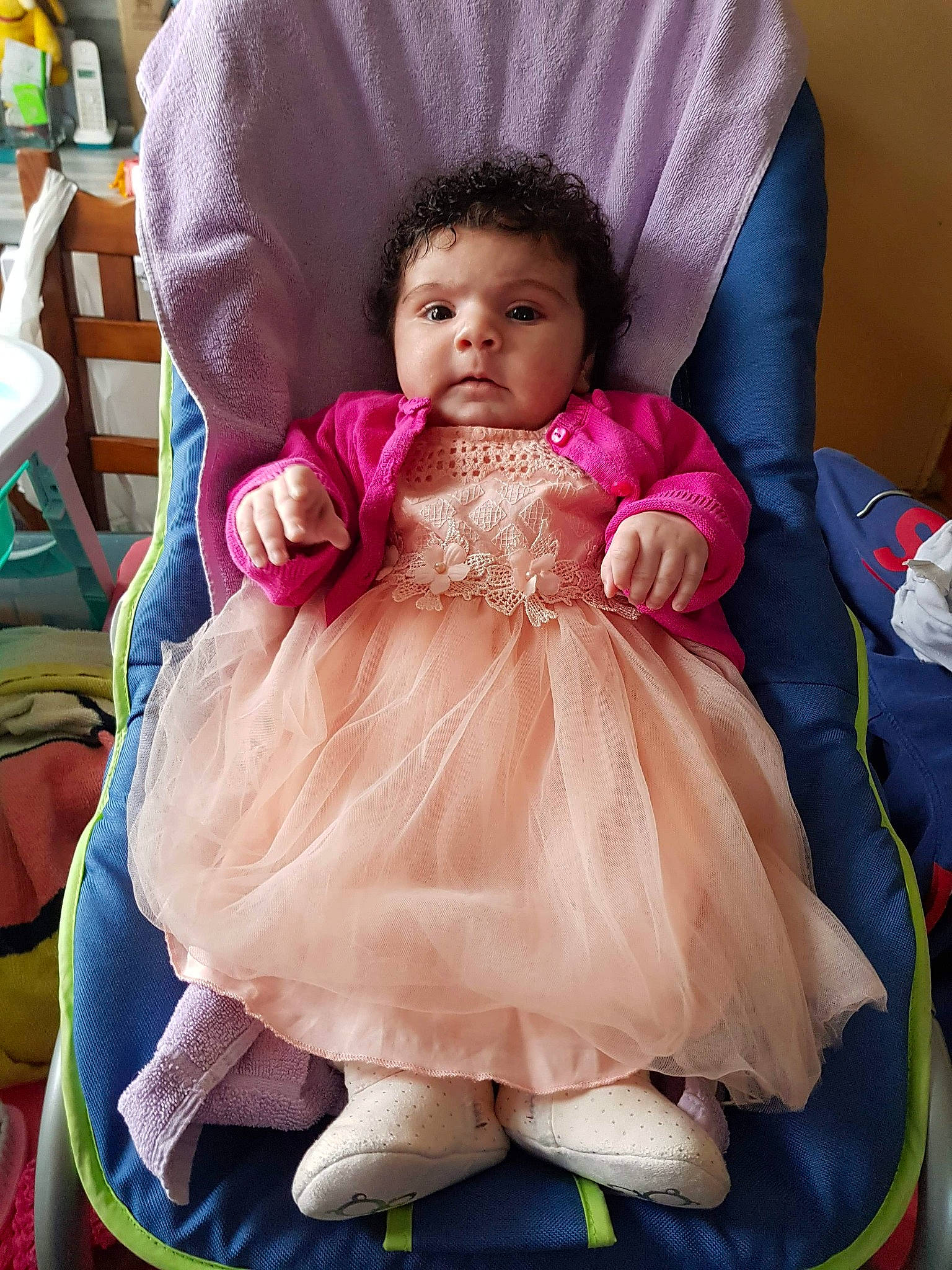 Lilou a rejoint le concours — aidez-le/la à gagner de superbes lots ! baby, cheek, child, dress, person, pink, play, sitting, skin, smile, toddler, toy