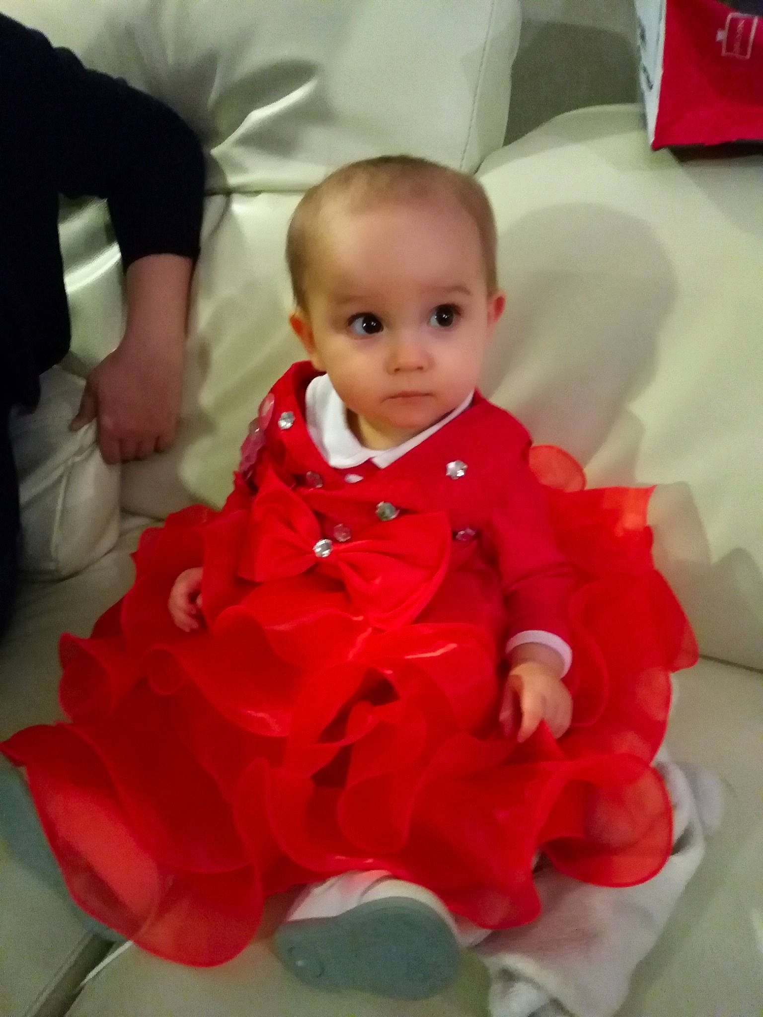 Maelyne a rejoint le concours — aidez-le/la à gagner de superbes lots ! child, day, flower, girl, infant, person, petal, pink, product, red, rose_family, skin, smile, toddler