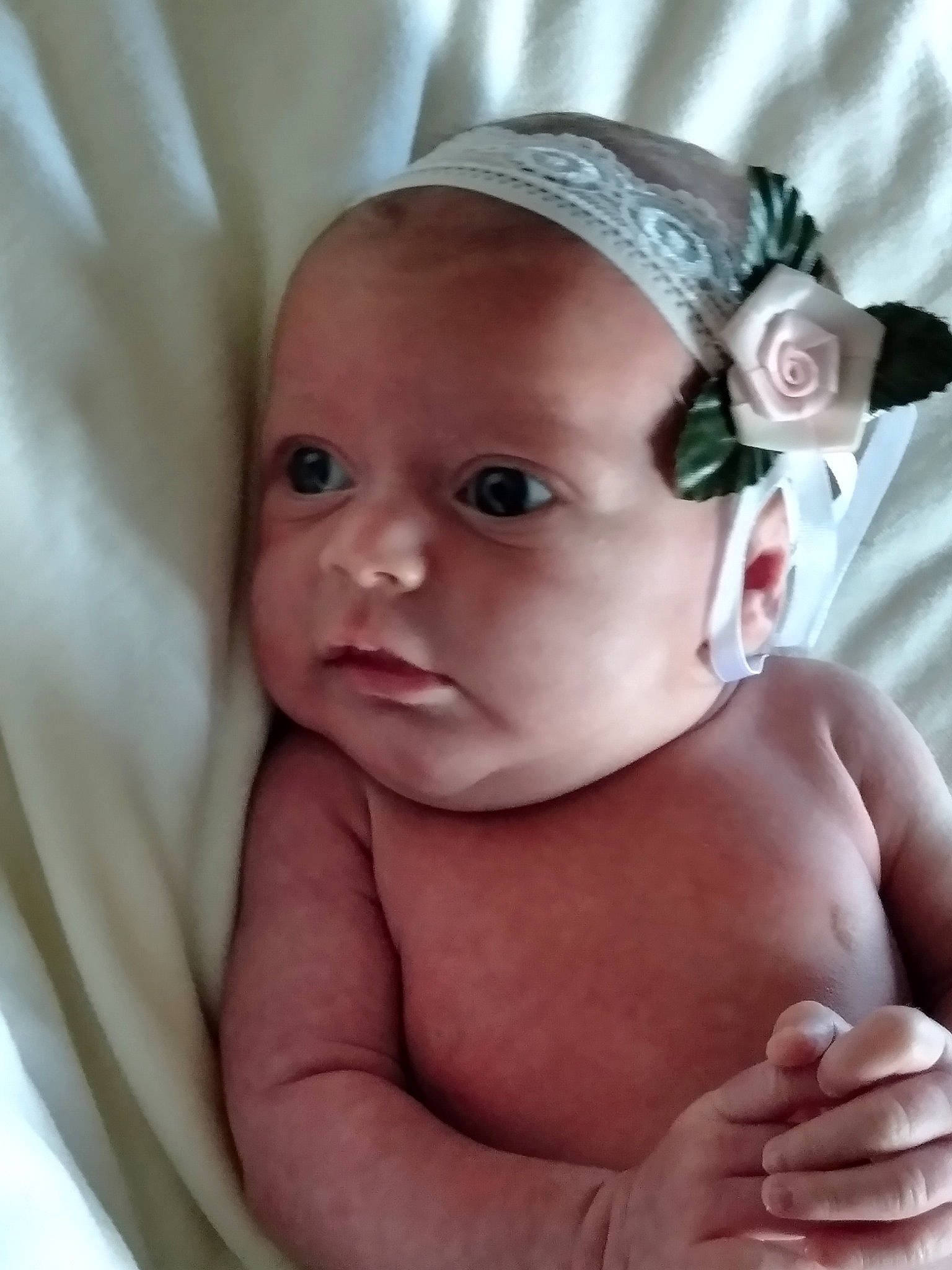 Juliana a rejoint le concours — aidez-le/la à gagner de superbes lots ! baby, cheek, child, eye, face, fashion_accessory, hair_accessory, head, headband, headgear, lip, mouth, person, skin, toddler