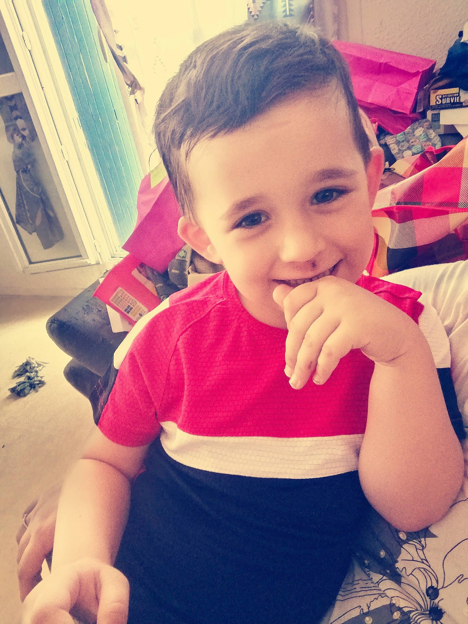 Léo a rejoint le concours — aidez-le/la à gagner de superbes lots ! arm, baby, beauty, cheek, child, chin, cool, eye, face, forehead, hair, head, joy, lip, nose, organ, person, pink, shoulder, skin