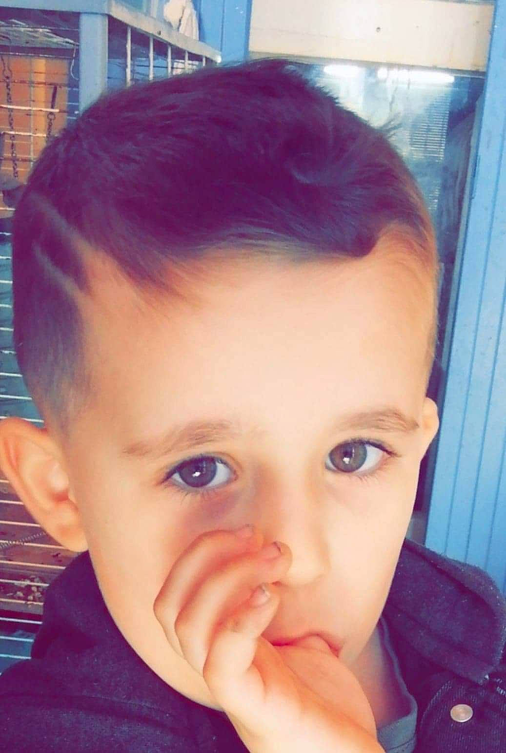 Léo participe au concours pour gagner de l'argent avec cette photo : cheek, child, chin, cool, ear, eye, eyebrow, face, forehead, hair, hairstyle, head, jaw, lip, mouth, muscle, nose, person, selfie, skin