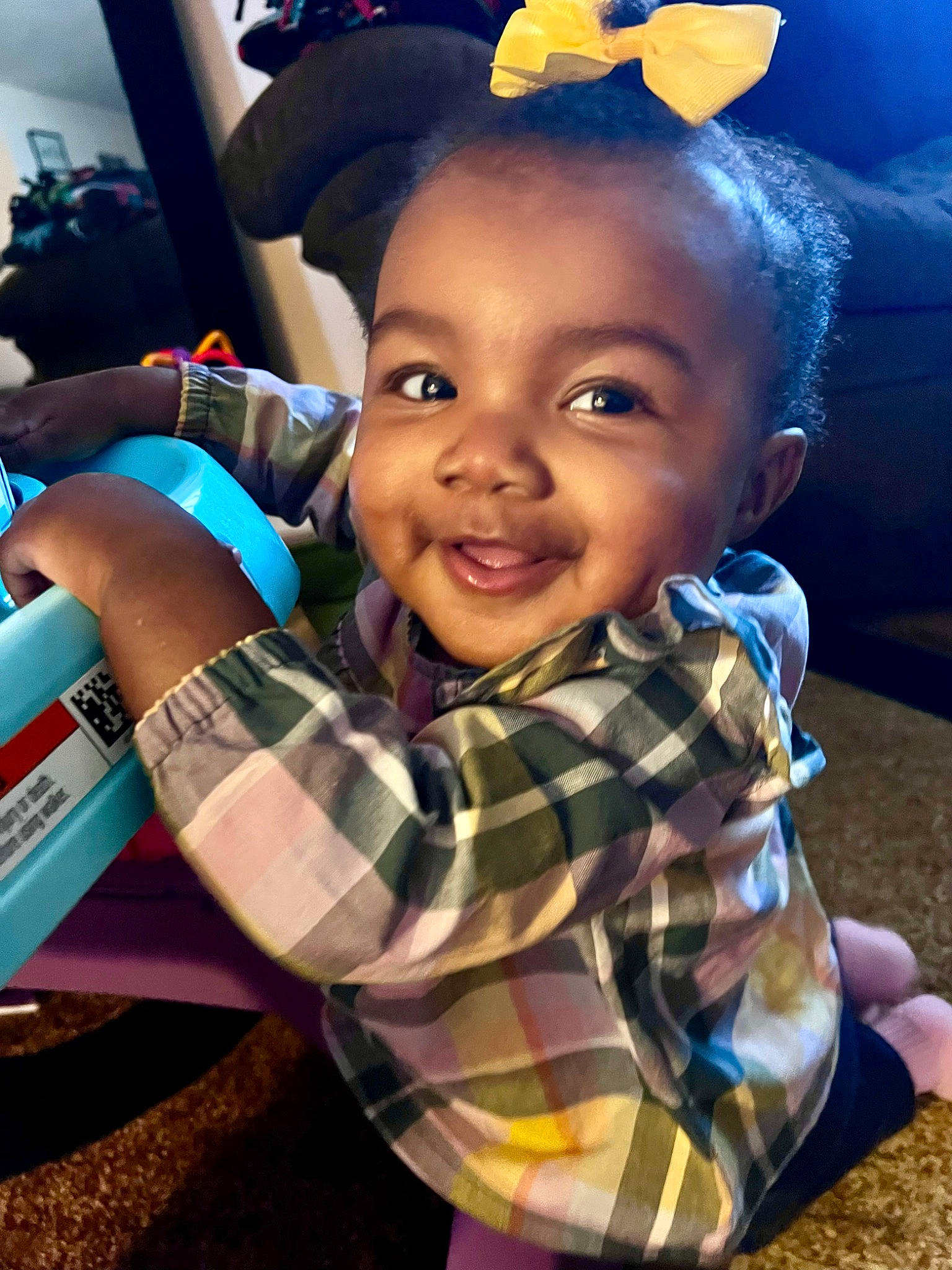 Avarie is registered to the contest to win money with this photo: blue, cool, eye, facial_expression, finger, flash_photography, fun, hairstyle, happy, hat, head, joy, light, organ, person, photograph, plaid, skin, smile, snapshot