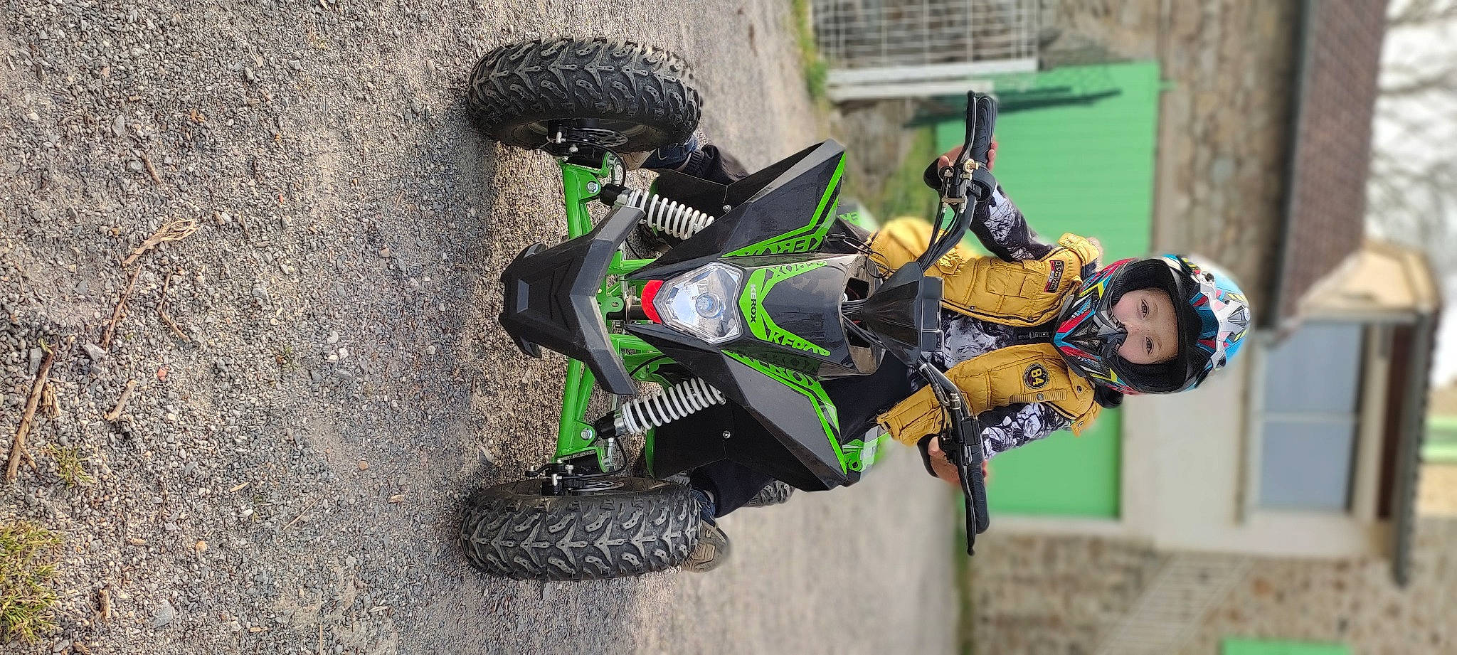 Evan a rejoint le concours — aidez-le/la à gagner de superbes lots ! automotive_tire, bicycle_handlebar, competition_event, headwear, helmet, motocross, motorcycle, motorcycle_racer, motorcycling, motorsport, off_road_racing, person, personal_protective_equipment, racing, recreation, sports, sports_equipment, sports_gear, stunt, tire