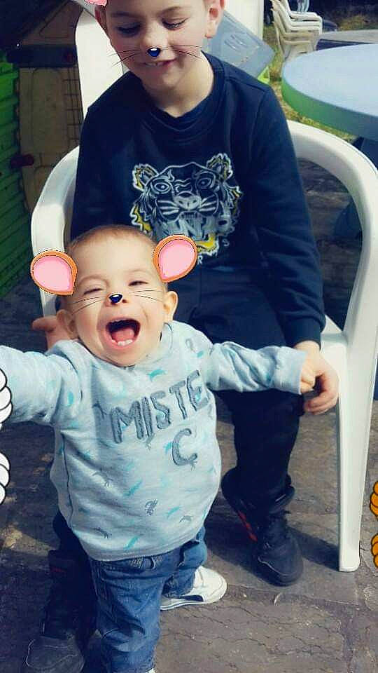 Nahil participe au concours pour gagner de l'argent avec cette photo : child, cool, daughter, day, emotion, facial_expression, fun, girl, happiness, head, headgear, human_body, outerwear, people, person, product, skin, smile, snapshot, toddler