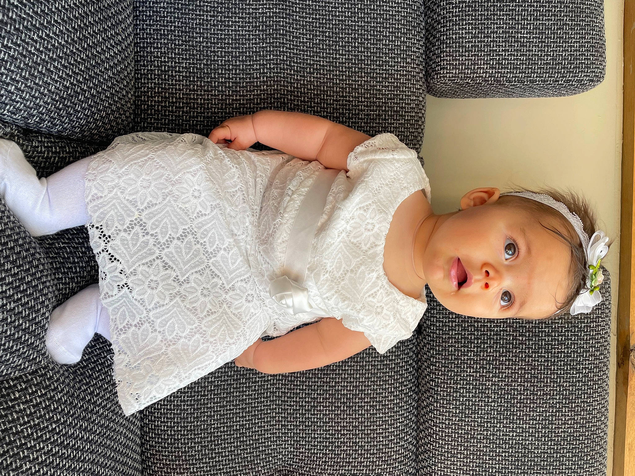 Luna participe au concours pour gagner de l'argent avec cette photo : baby, baby_sleeping, baby_toddler_clothing, chest, comfort, dress, eye, finger, hand, headgear, human_body, joint, leg, lip, neck, pattern, person, skin, sleeve, surprise