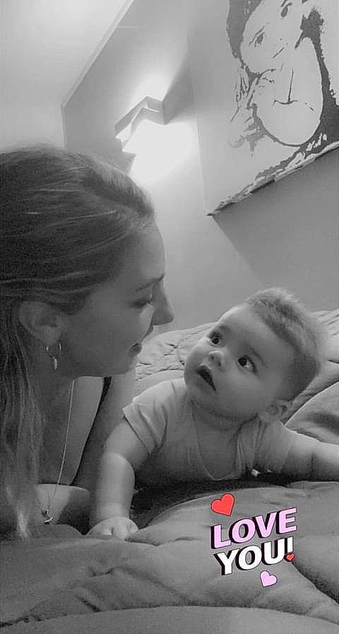 Luna a rejoint le concours — aidez-le/la à gagner de superbes lots ! black, black_and_white, cheek, comfort, eyelash, facial_expression, flash_photography, gesture, hairstyle, happy, iris, lip, mouth, nose, organ, person, photograph, skin, smile, style