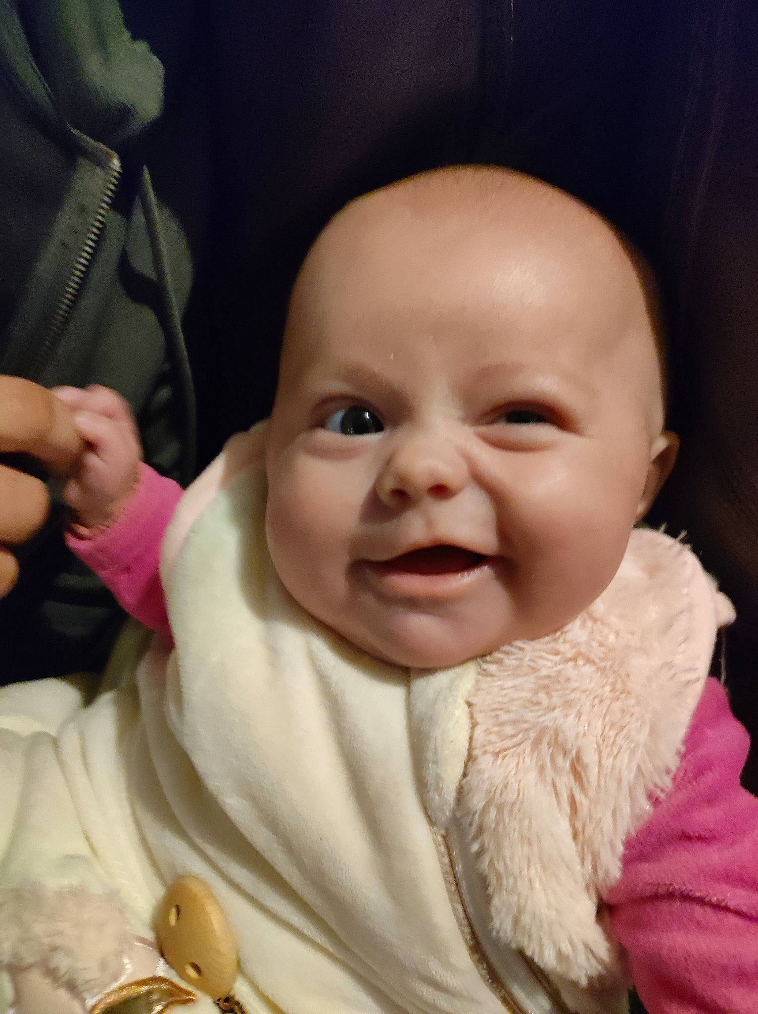 Kessie participe au concours pour gagner de l'argent avec cette photo : baby, baby_products, baby_toddler_clothing, cheek, child, comfort, ear, eye, eyebrow, finger, gesture, happy, head, lip, mouth, nose, person, skin, smile, thumb