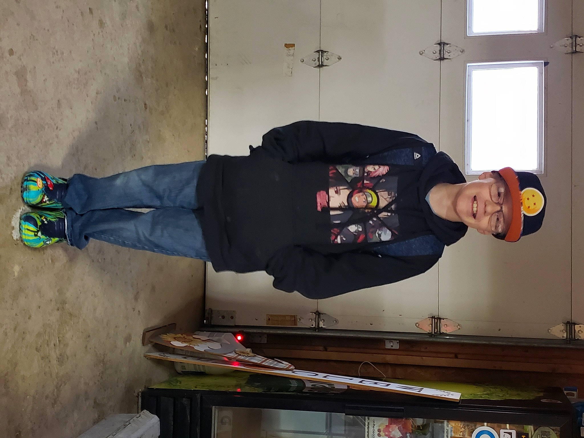 Brantley is registered to the contest to win money with this photo: composite_material, hat, headwear, jeans, joy, outdoor_shoe, person, shoe, smile, t_shirt, walking_shoe, window, wood