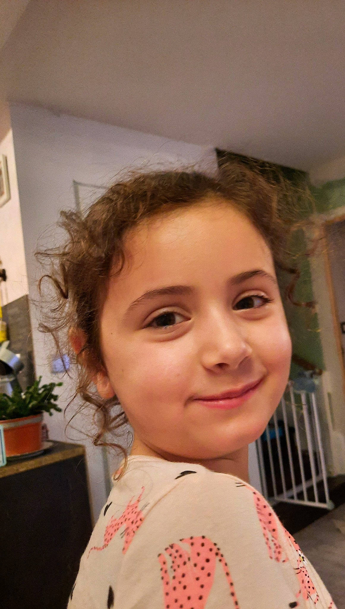 Emie a rejoint le concours — aidez-le/la à gagner de superbes lots ! black_hair, cheek, child, chin, eyebrow, eyelash, flowerpot, forehead, fun, hair, happy, houseplant, iris, jaw, joy, lip, mouth, nose, person, plant