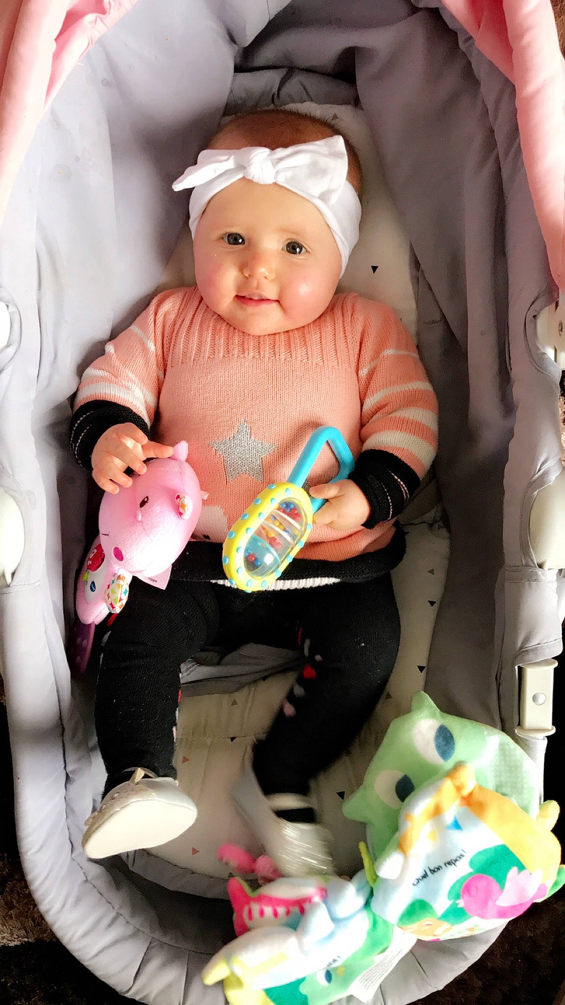 éliya participe au concours pour gagner de l'argent avec cette photo : baby, baby_products, child, person, product, sitting, toddler