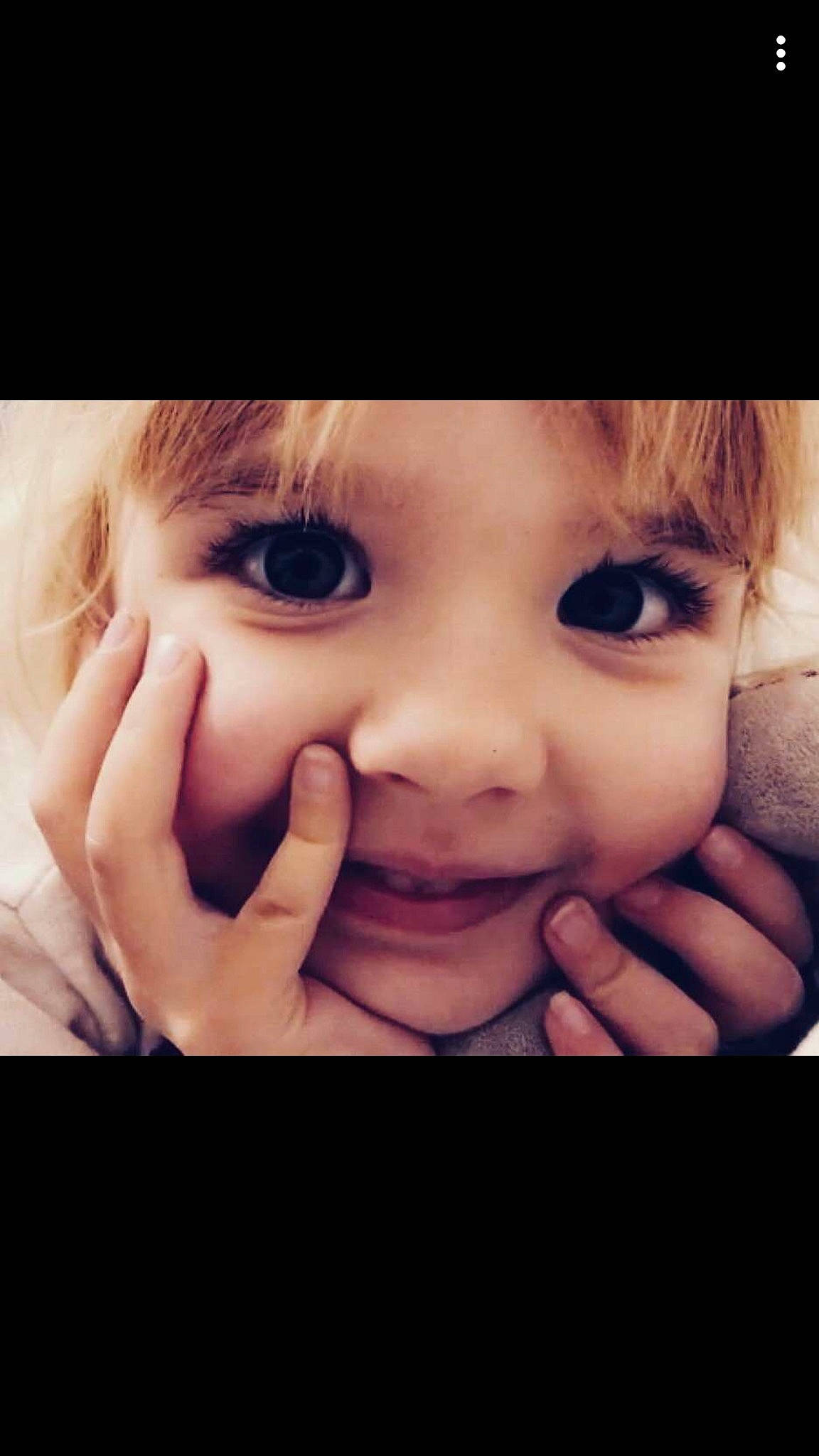 Lana a rejoint le concours — aidez-le/la à gagner de superbes lots ! beauty, cheek, child, chin, close_up, eye, eyebrow, face, facial_expression, forehead, hand, head, headwear, human, lip, mouth, nose, organ, person, skin