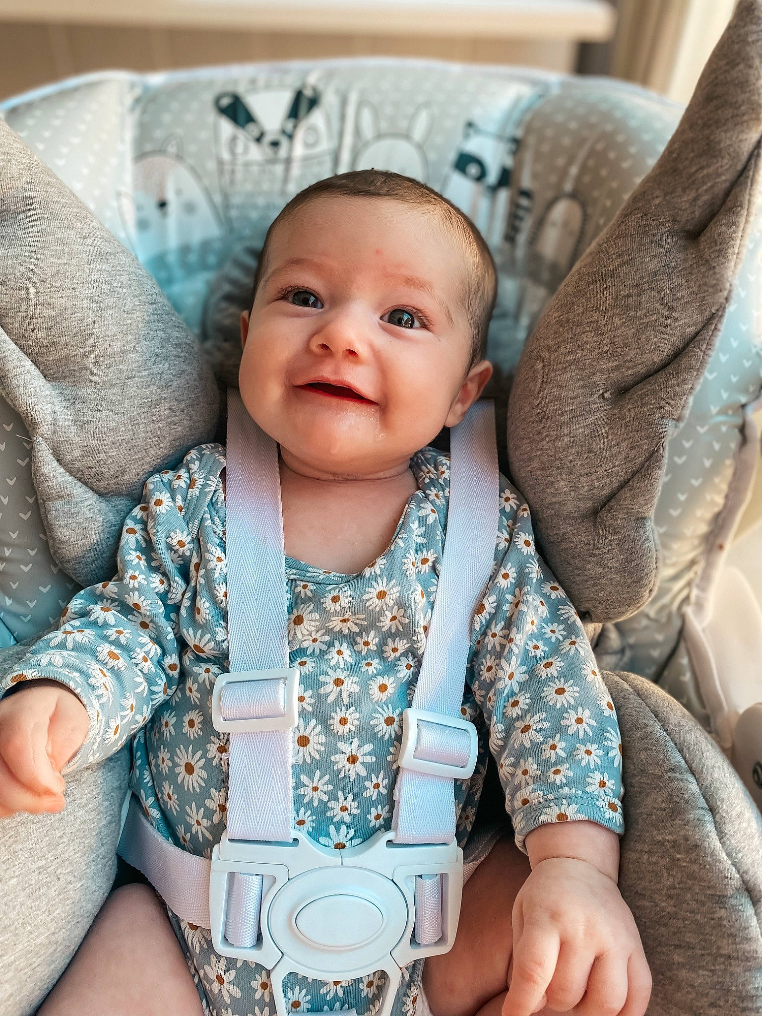 Elya participe au concours pour gagner de l'argent avec cette photo : azure, baby, baby_safety, baby_toddler_clothing, beauty, cheek, child, comfort, finger, happy, joy, linens, pattern, person, product, room, sitting, skin, sleeve, smile