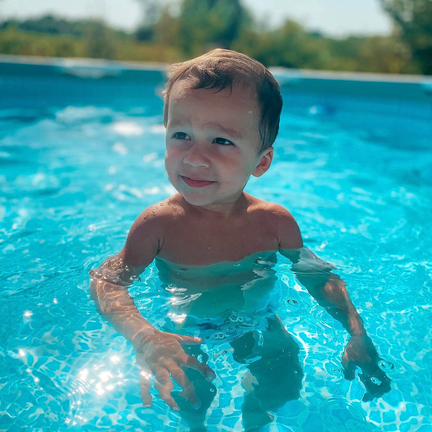 Aaron participe au concours pour gagner de l'argent avec cette photo : aqua, bathing, beauty, blue, chest, child, electric_blue, fluid, fun, happy, leisure, leisure_centre, person, personal_protective_equipment, recreation, smile, swimming_pool, swimwear, toddler, vacation