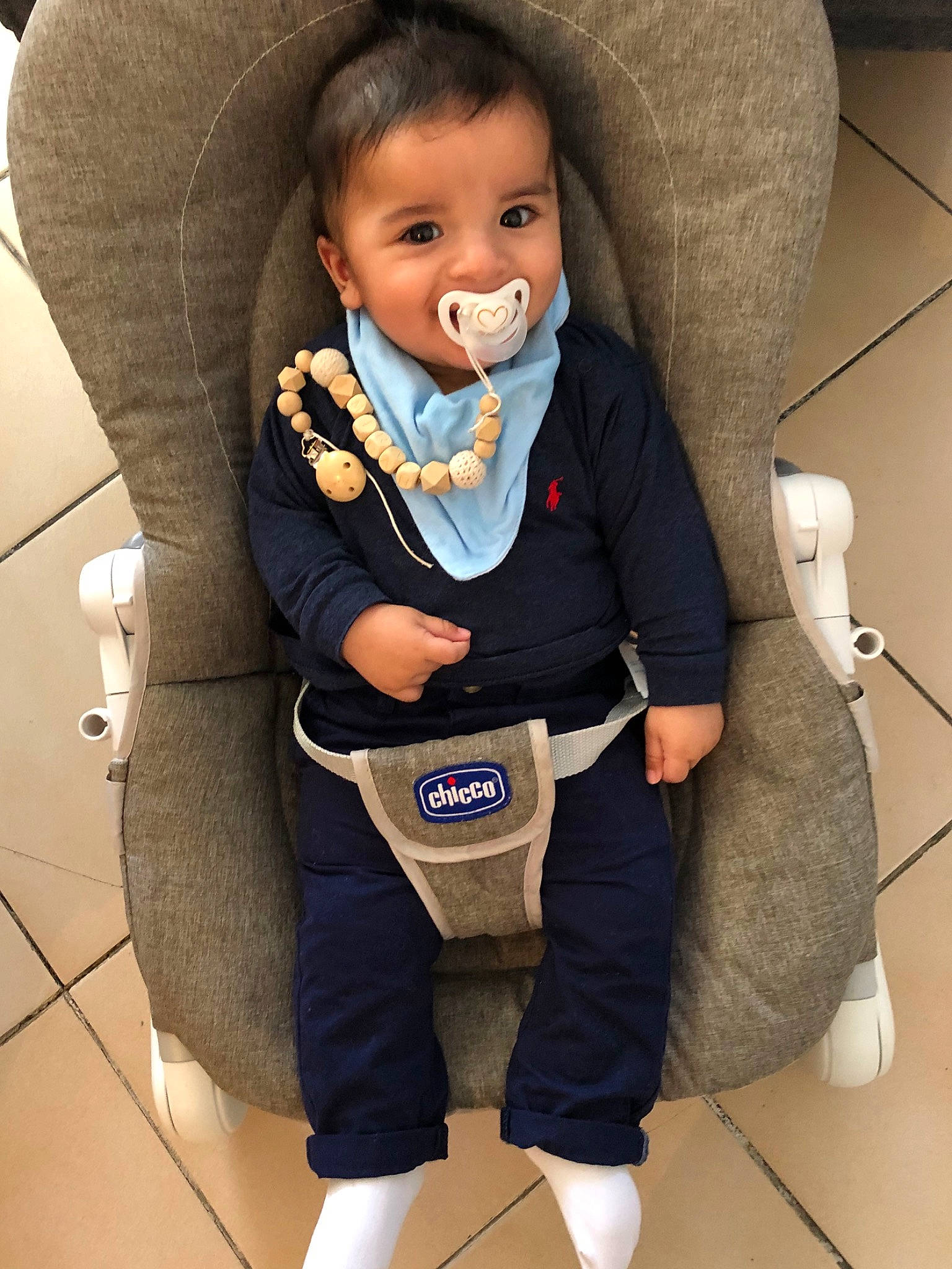 Miran participe au concours pour gagner de l'argent avec cette photo : baby, baby_carriage, baby_in_car_seat, baby_products, car_seat, child, comfort, joy, person, product, toddler, toy