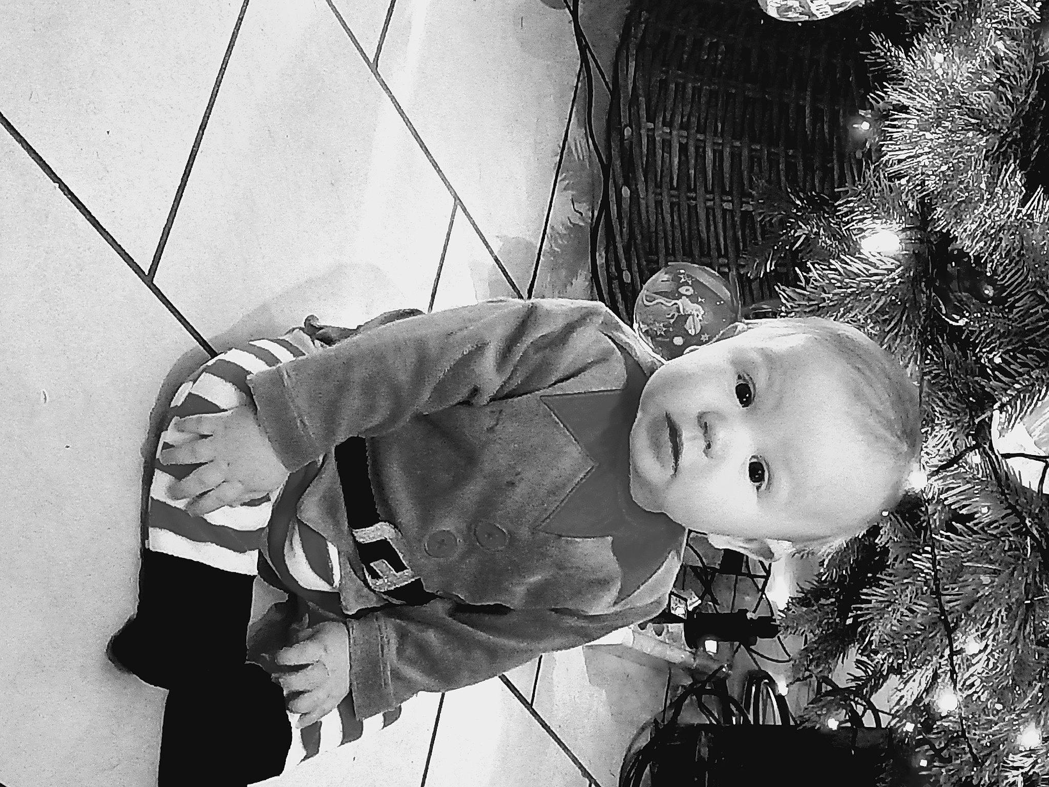 Gabriel participe au concours pour gagner de l'argent avec cette photo : baby, black_and_white, child, doll, flash_photography, fun, fur, happy, human_body, monochrome, monochrome_photography, ornament, person, portrait_photography, room, sitting, still_life_photography, stock_photography, style, toy